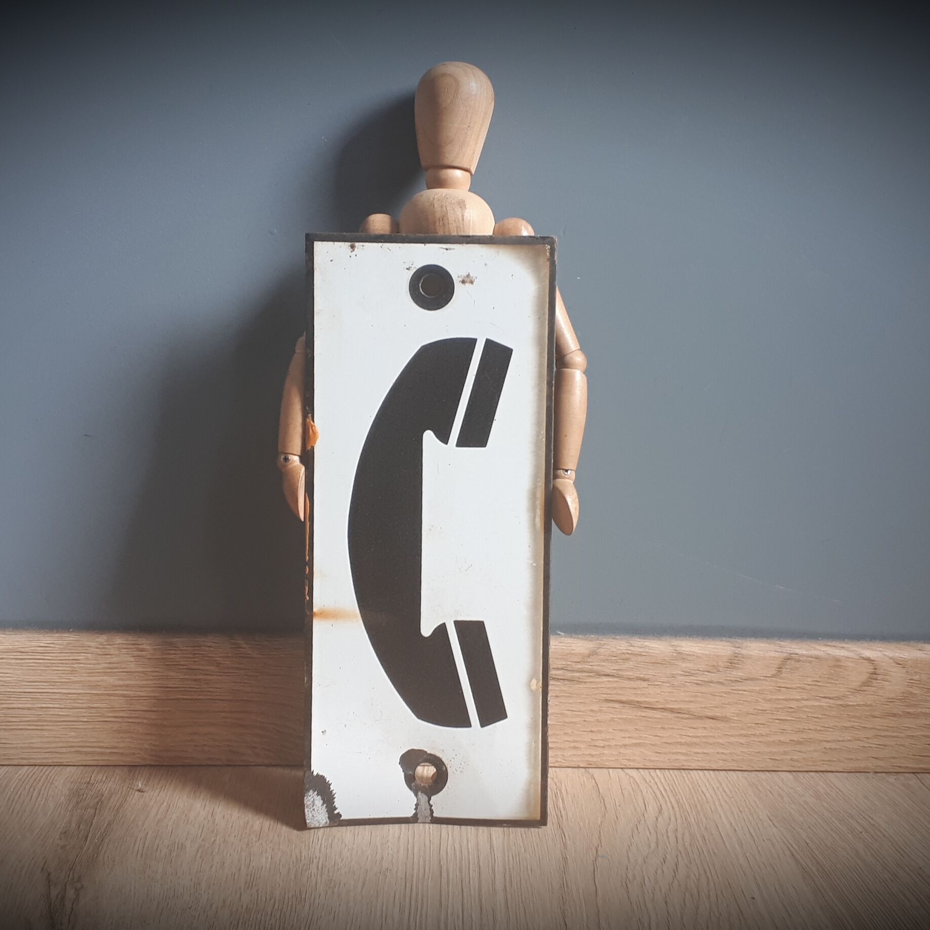 Enamelled phone plate