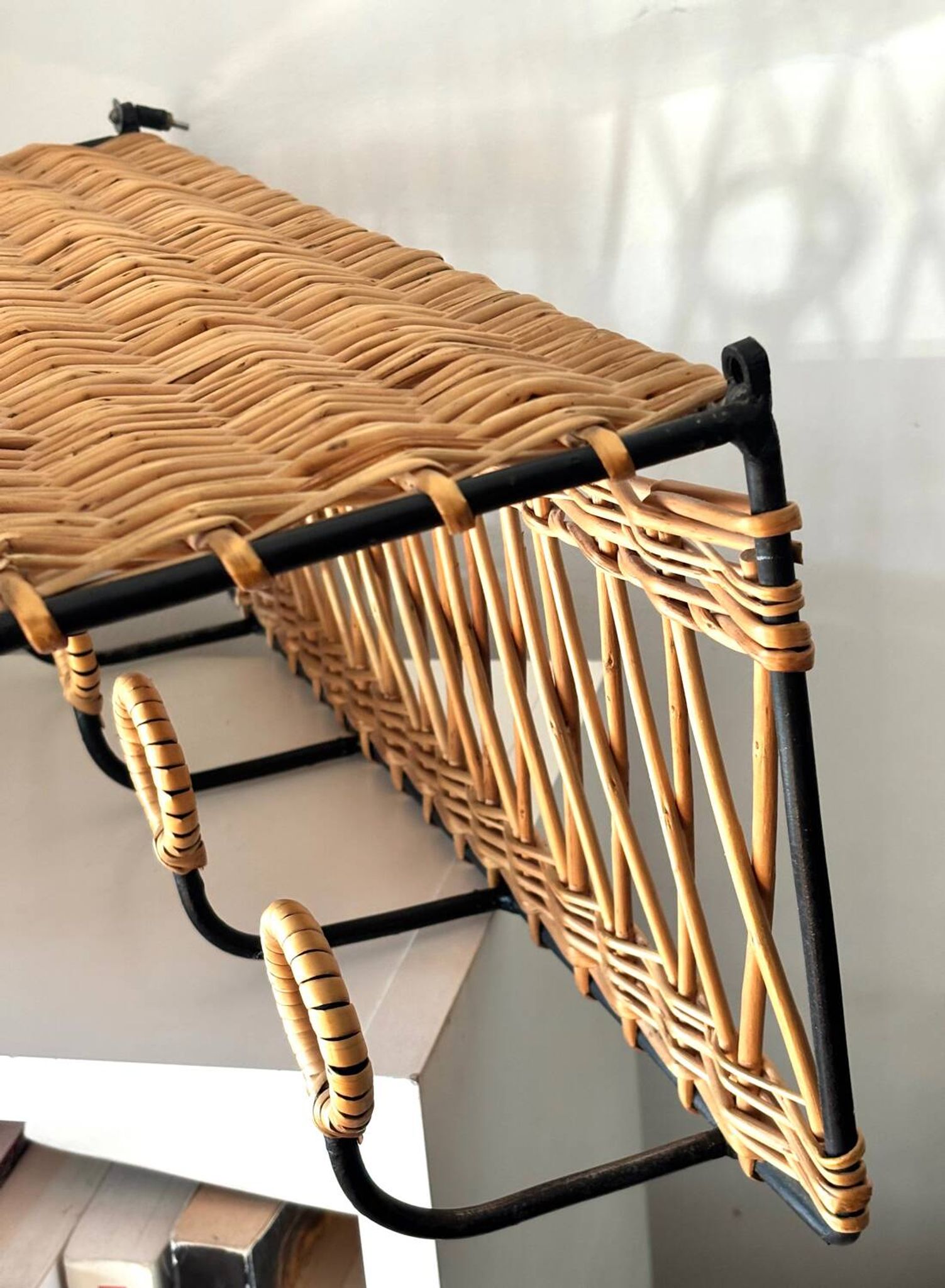 Porte manteau en fer et rotin Jacques Adnet 60s