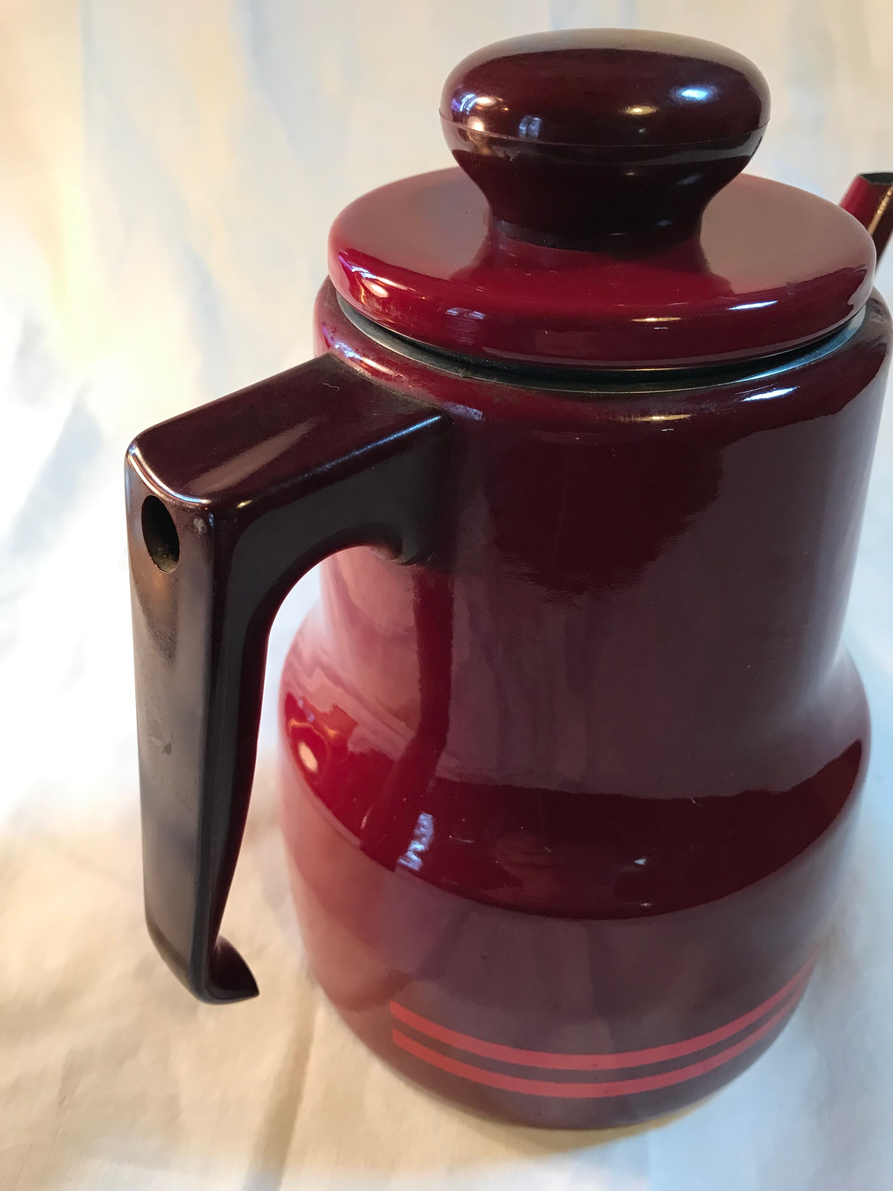 Vintage coffee maker in enamel and bakelite