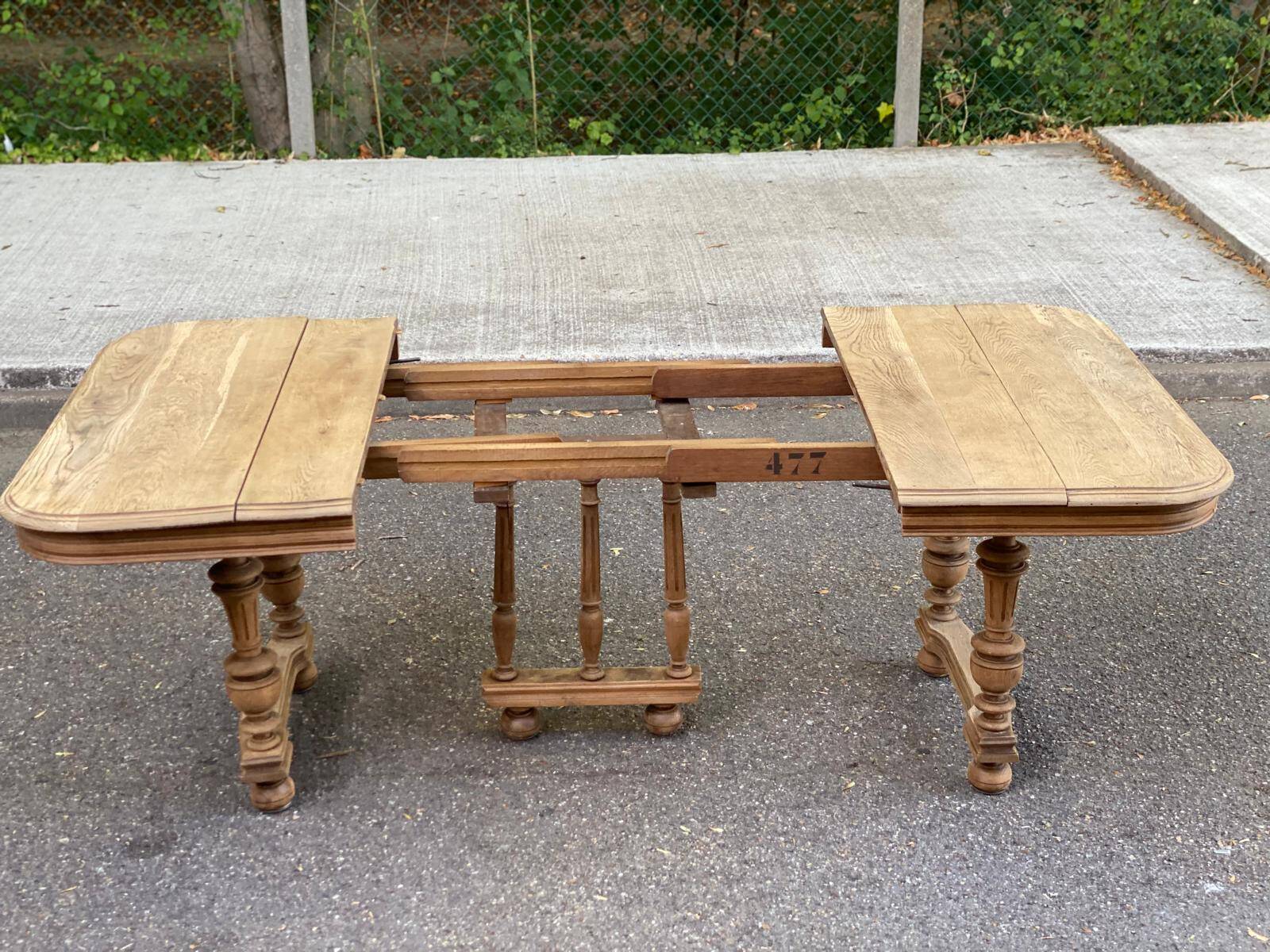 Henri II dining table stripped in solid oak from the 19th century.