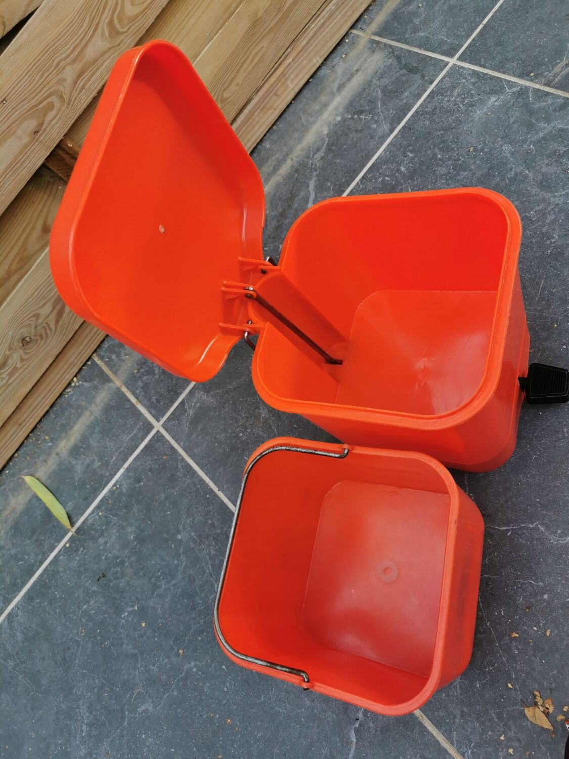 Vintage bathroom bin