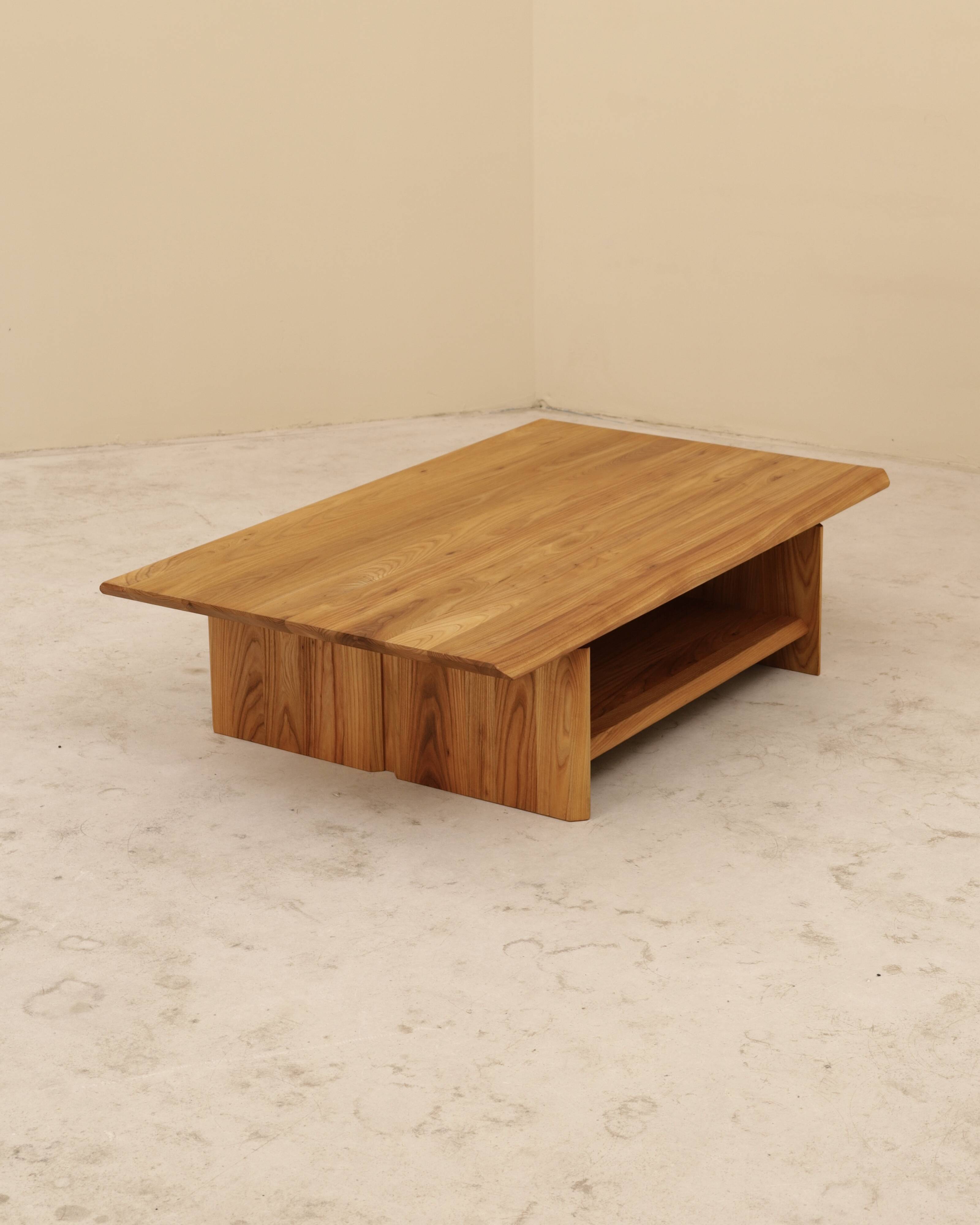 Table basse en orme massif, France, 1980
