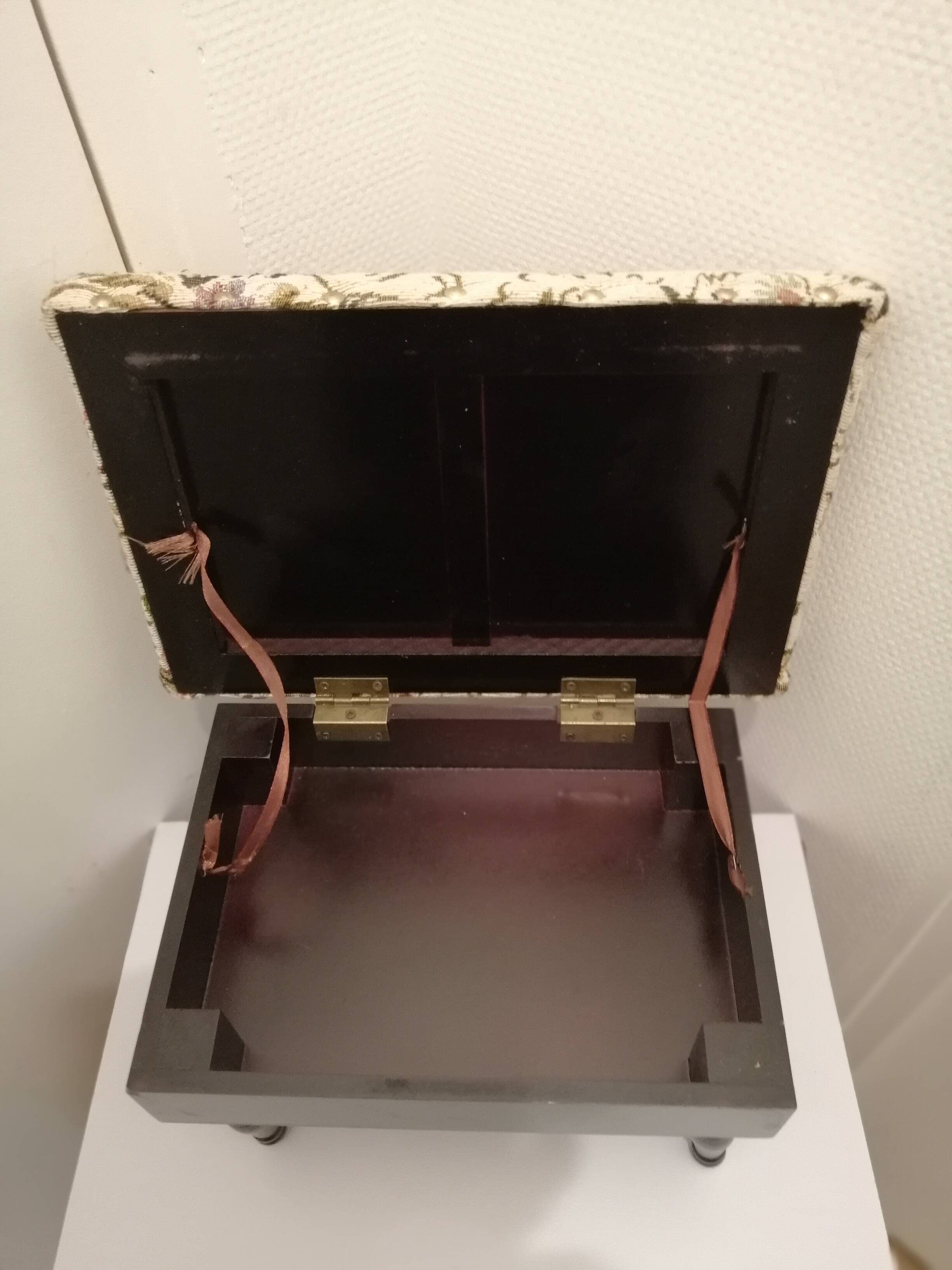 footrest in wood and fabric