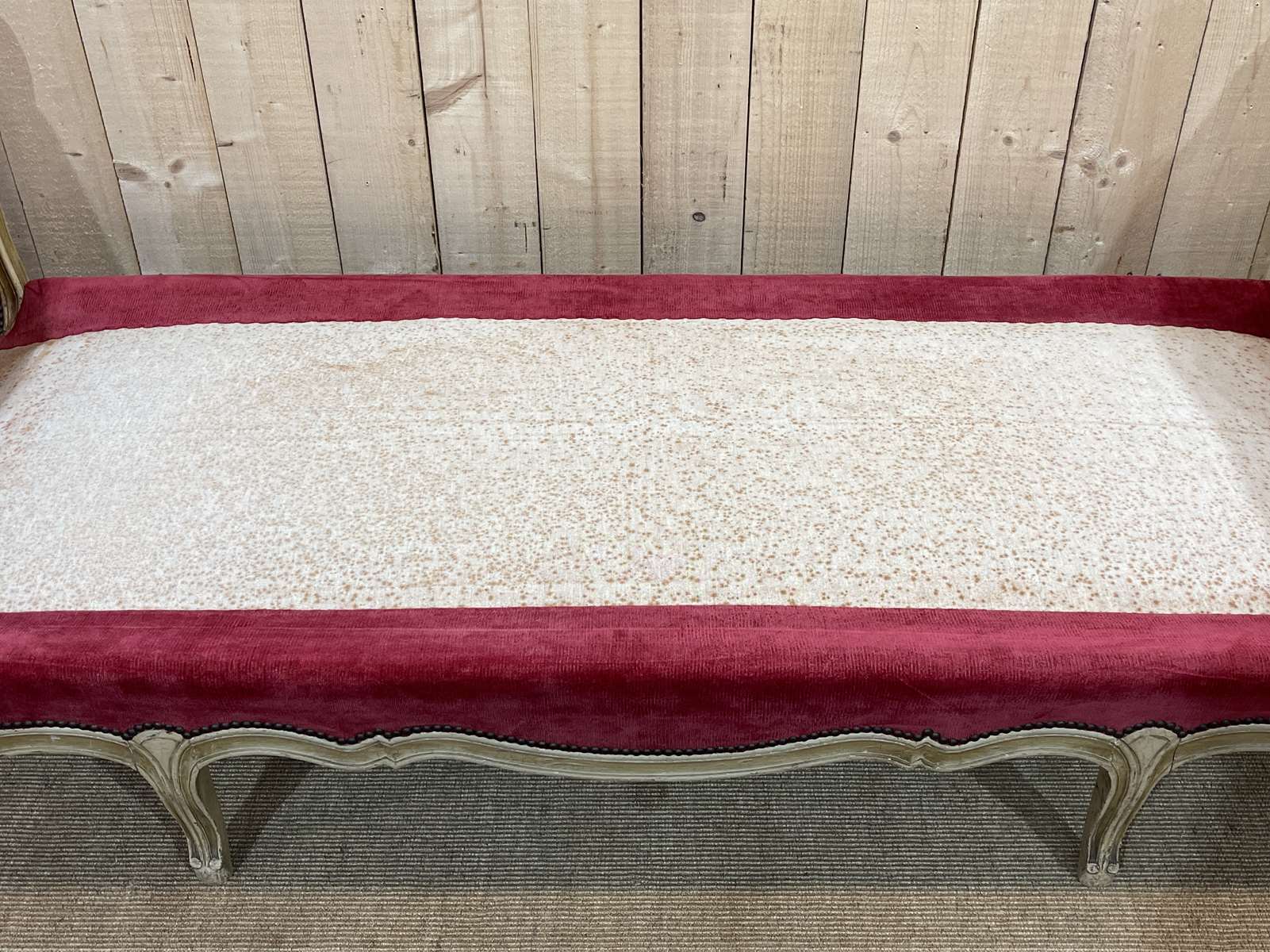 Louis XV style daybed in painted wood and covered with a red velvet