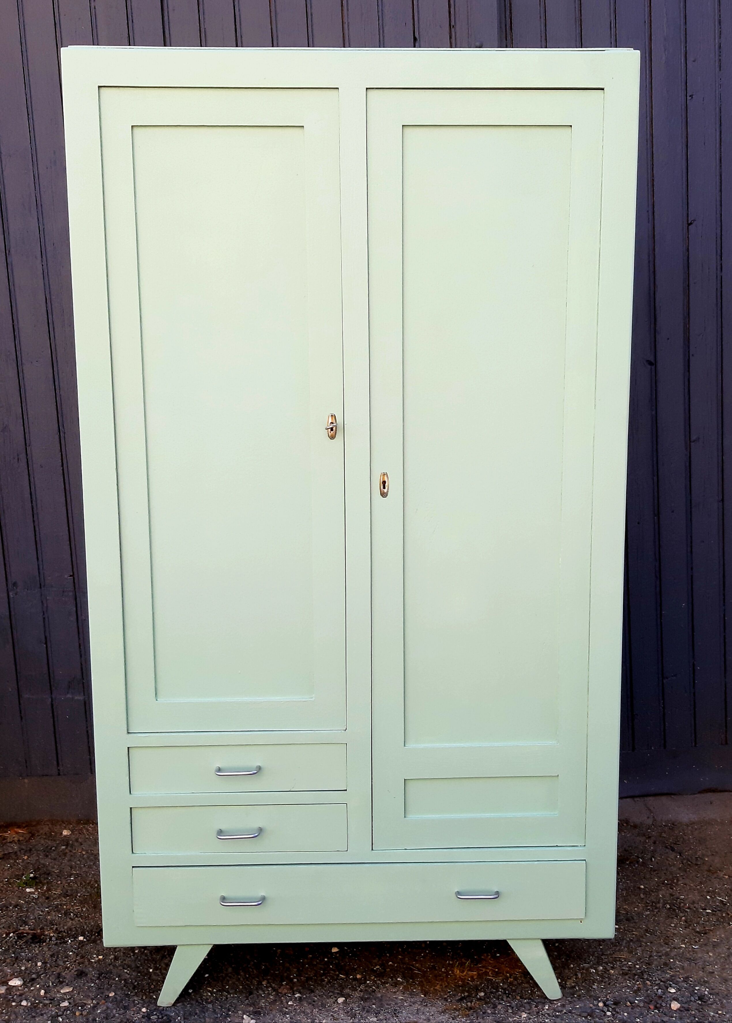 Wardrobe & wardrobe compass feet