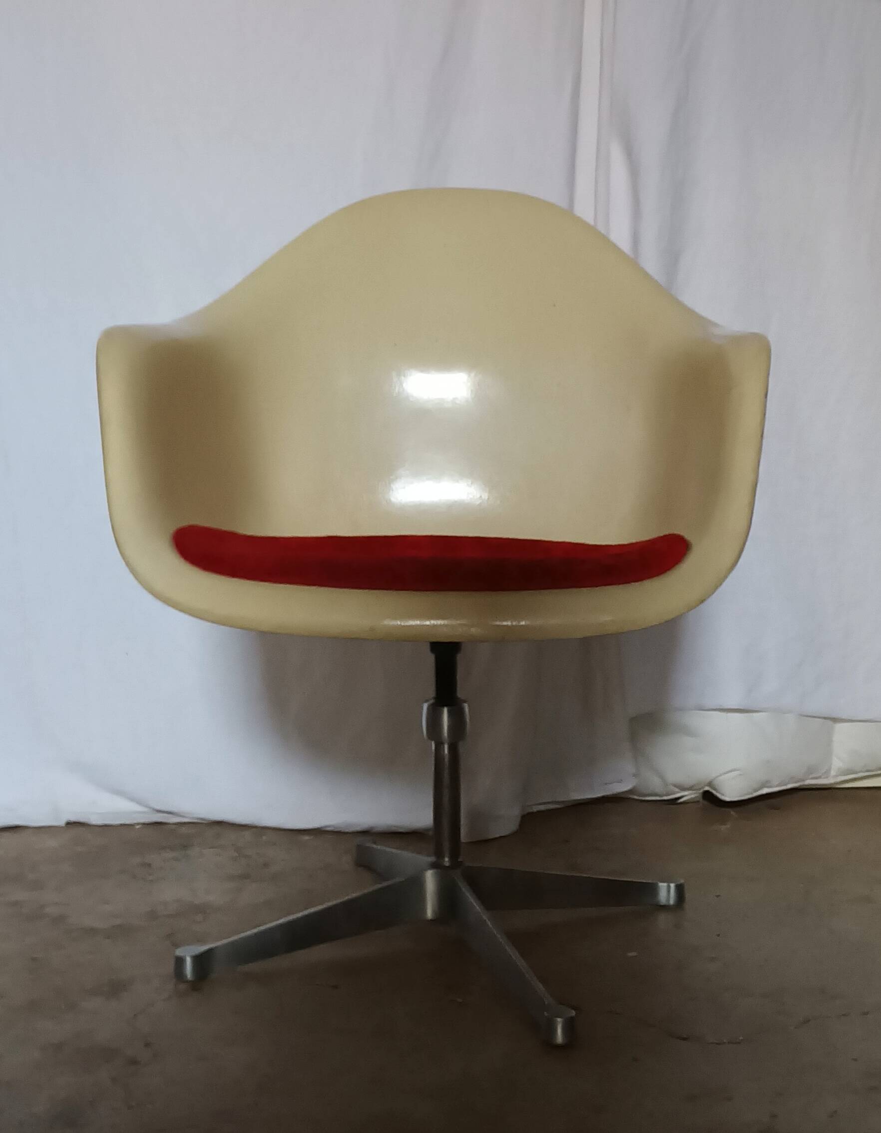 PAC office chair by Charles and Ray Eames for Herman Miller, 1960s.