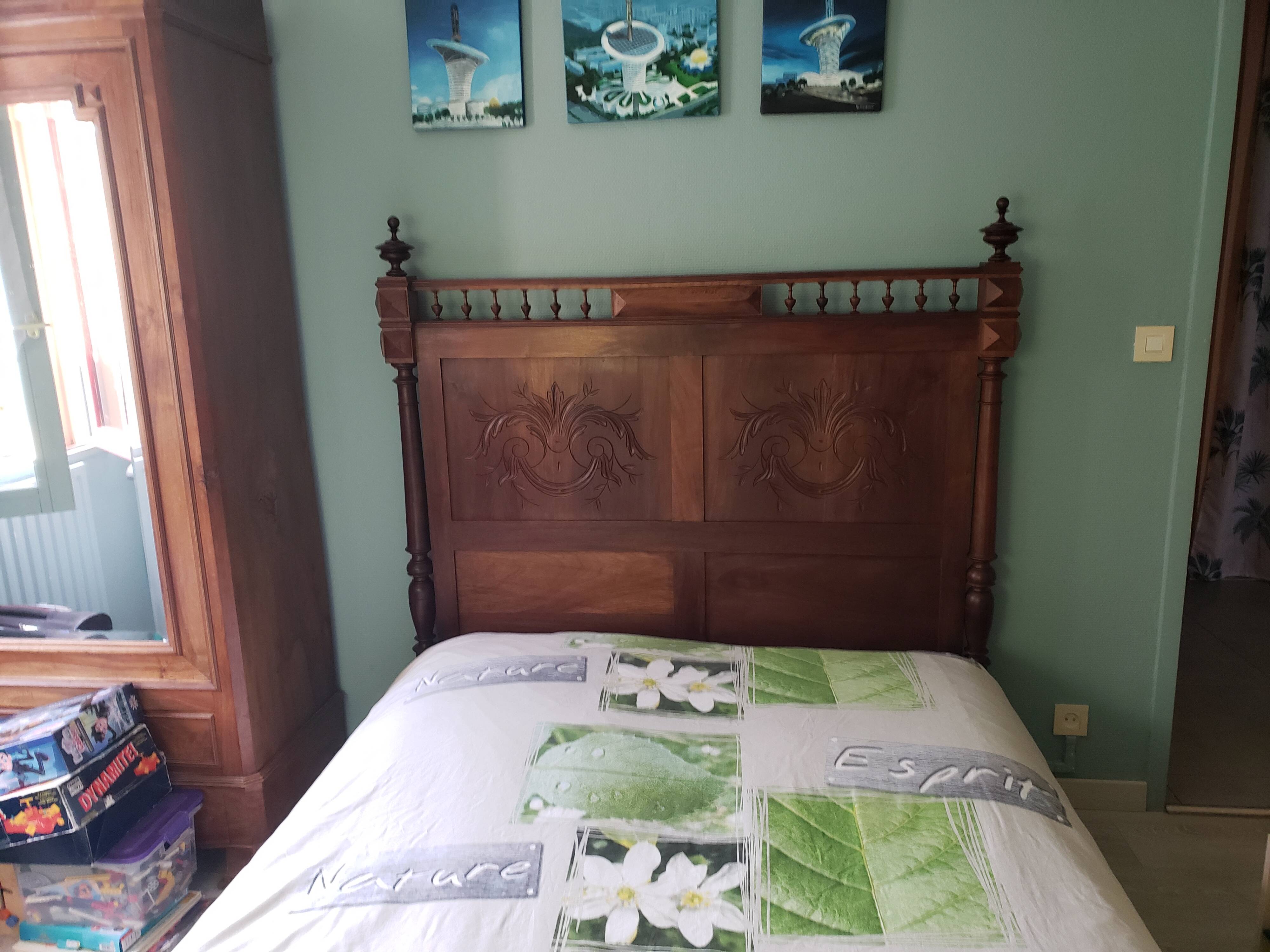 Tête de lit en noyer ancien
