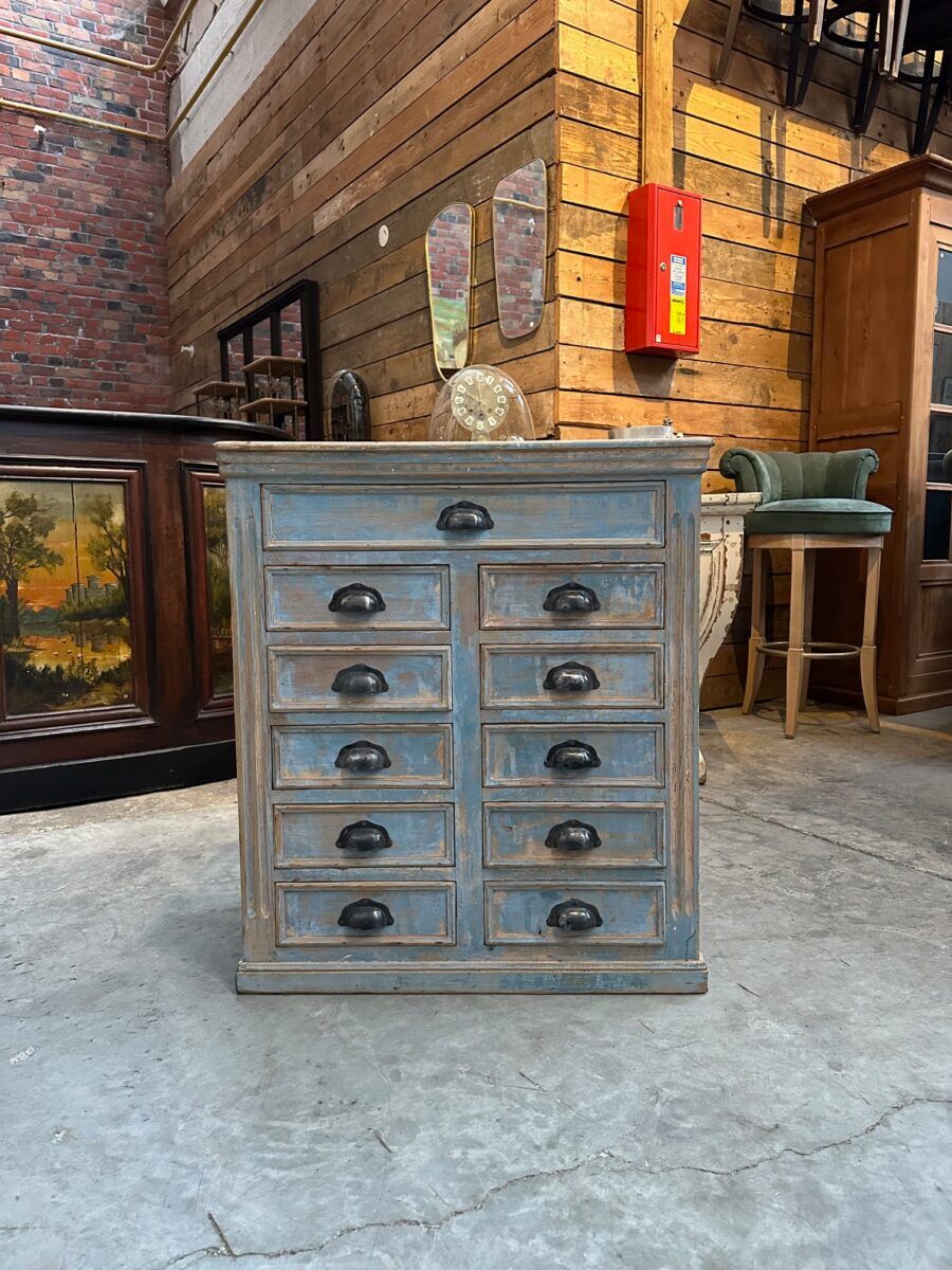 Small workshop furniture from the early 20th century.