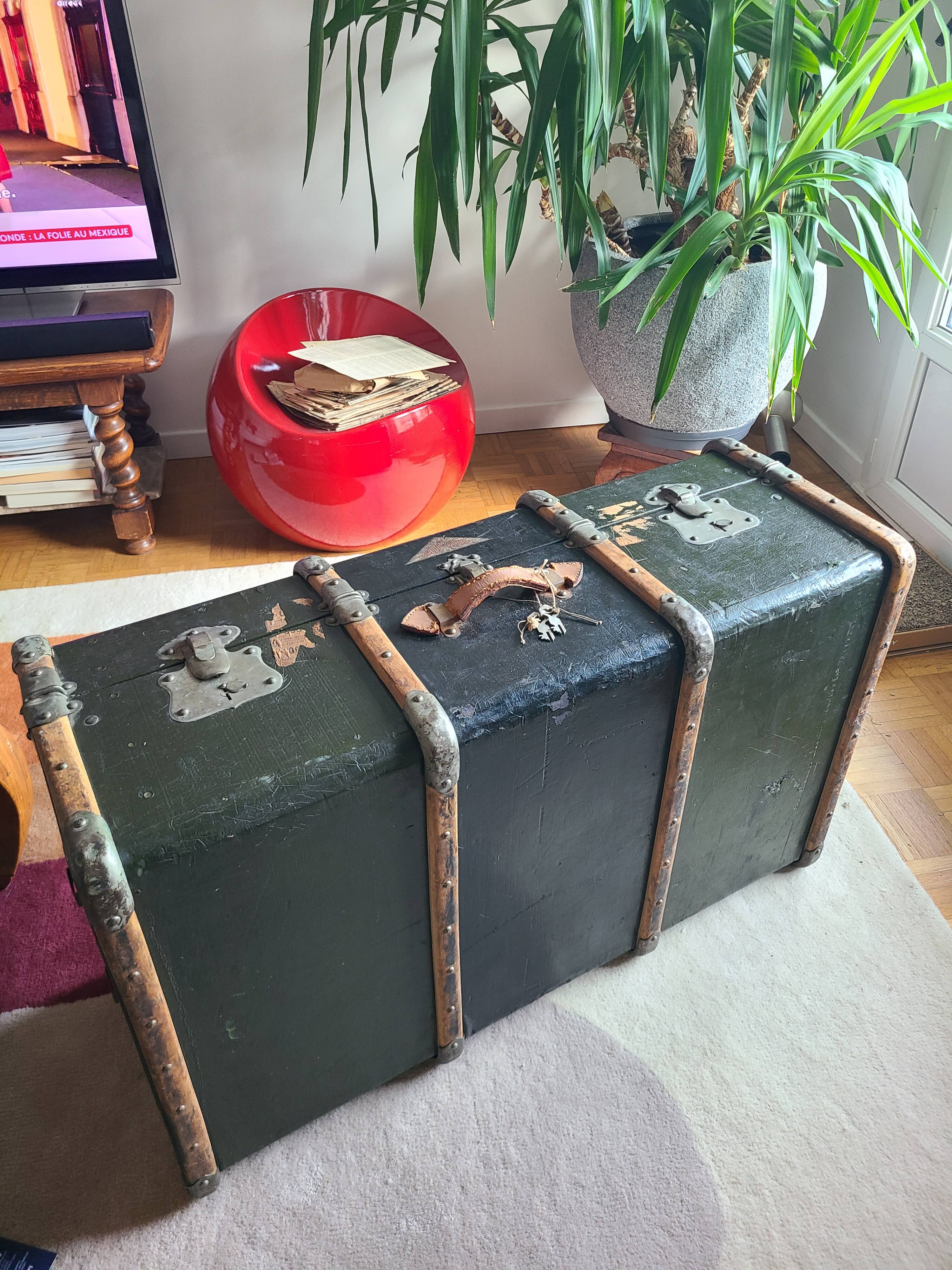 1920 Malle auto "malle plume". Very good condition with keys.