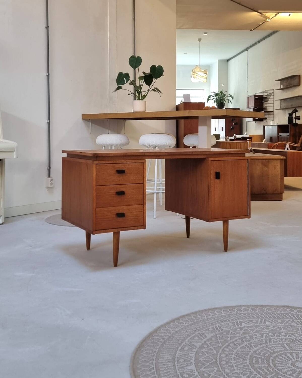 Bureau du milieu du siècle