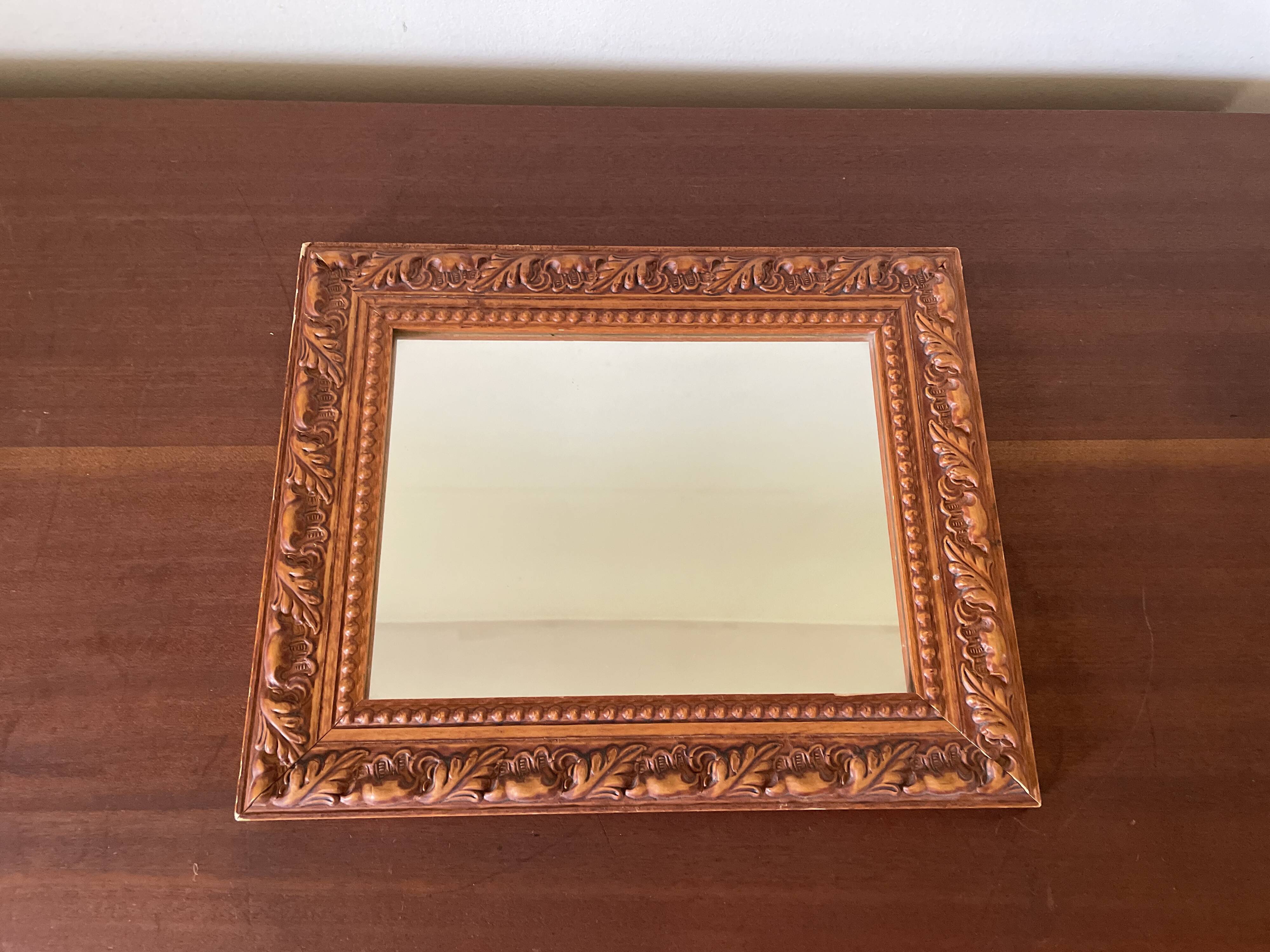 Miroir classique rectangulaire en bois sculpté