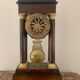 Pendule portique d'époque charles x, en marqueterie papillon et bronze doré xixe