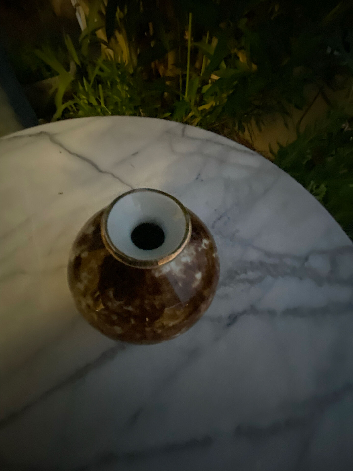 Magnificent Round Vase in Limoges Porcelain – Marble Effect / Scaled