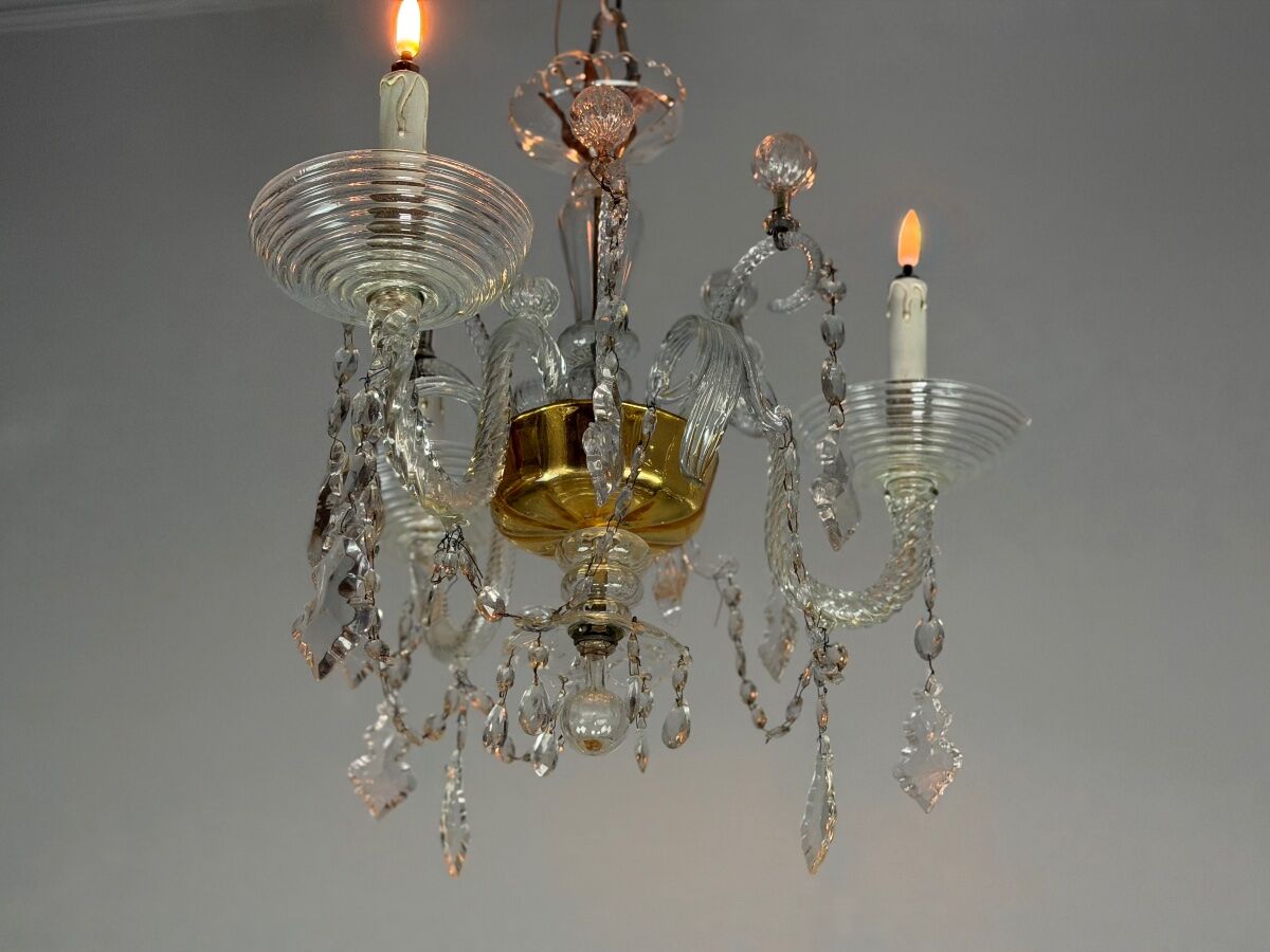 Liège chandelier in Louis XV style made of glass and crystal, circa 1900.