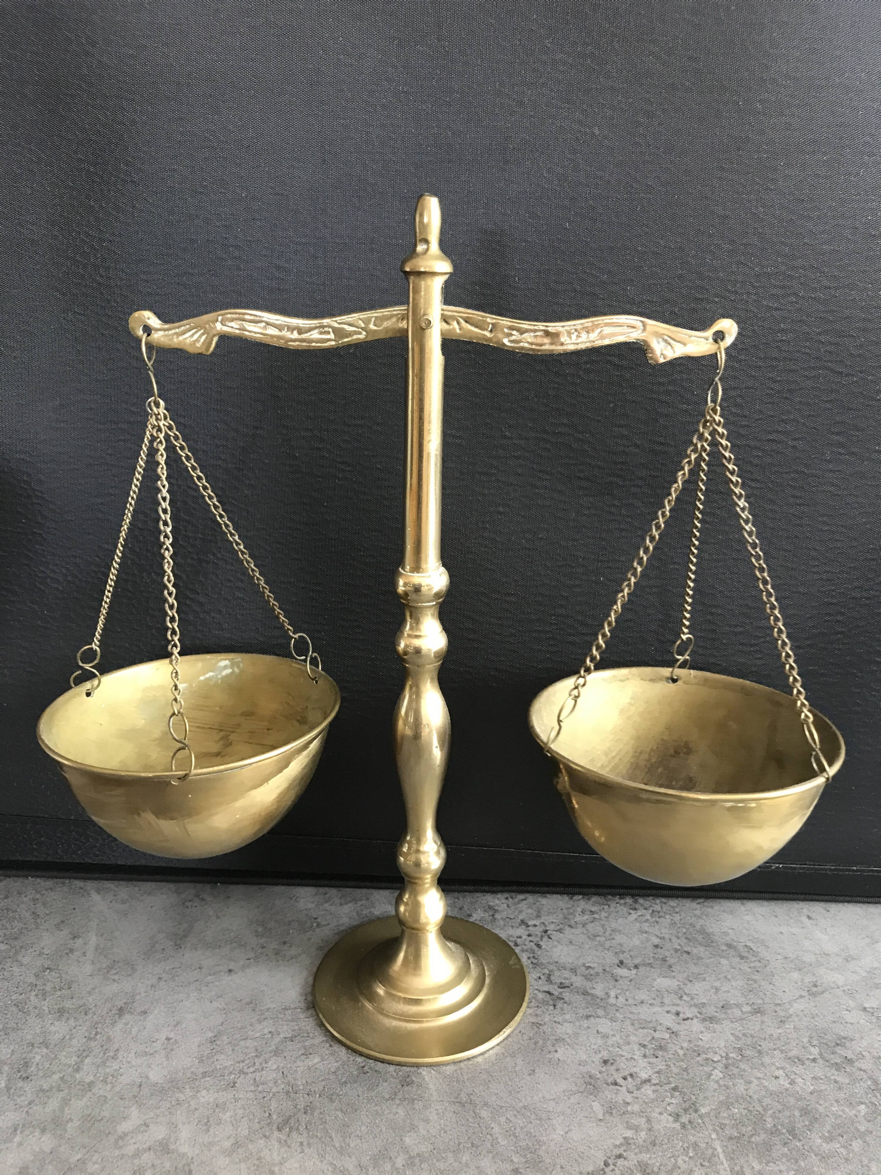 Decorative brass equal arms scale -25.5 cm