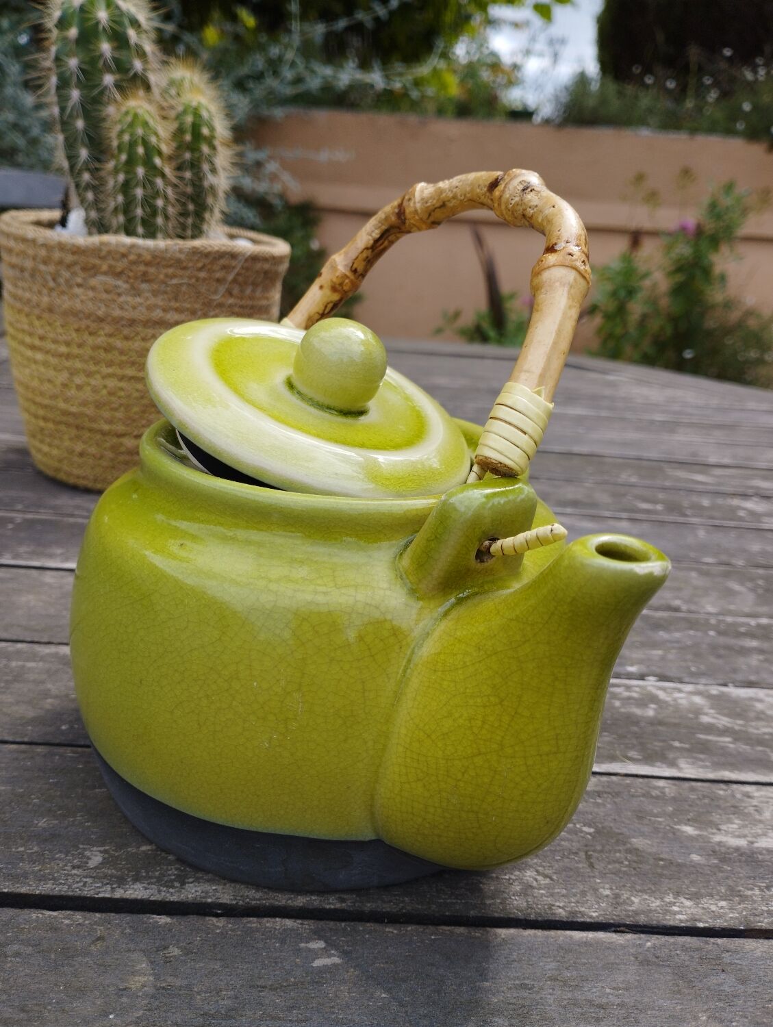 Anise green ceramic teapot, bamboo handle