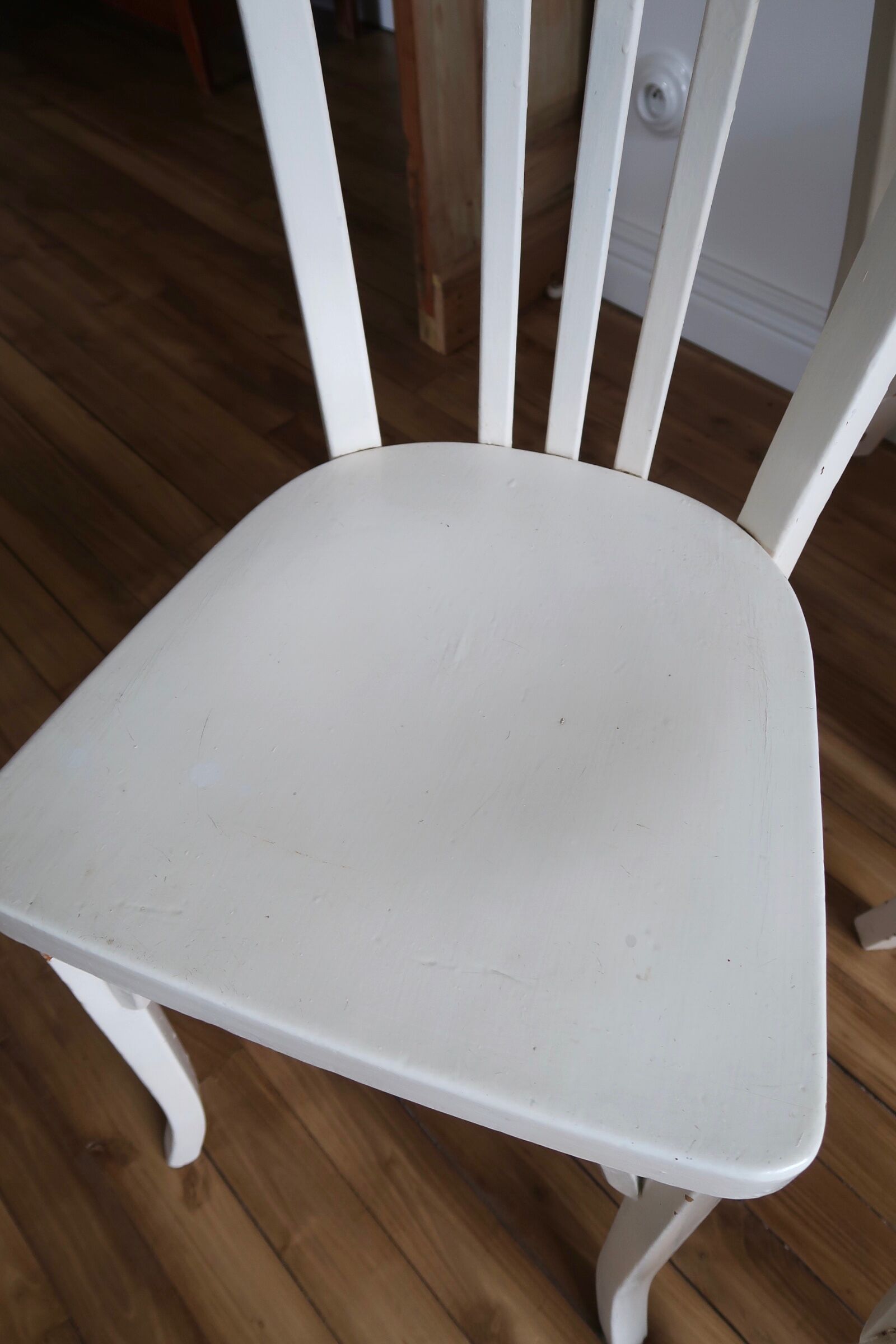 Set of 4 white wooden bistro chairs