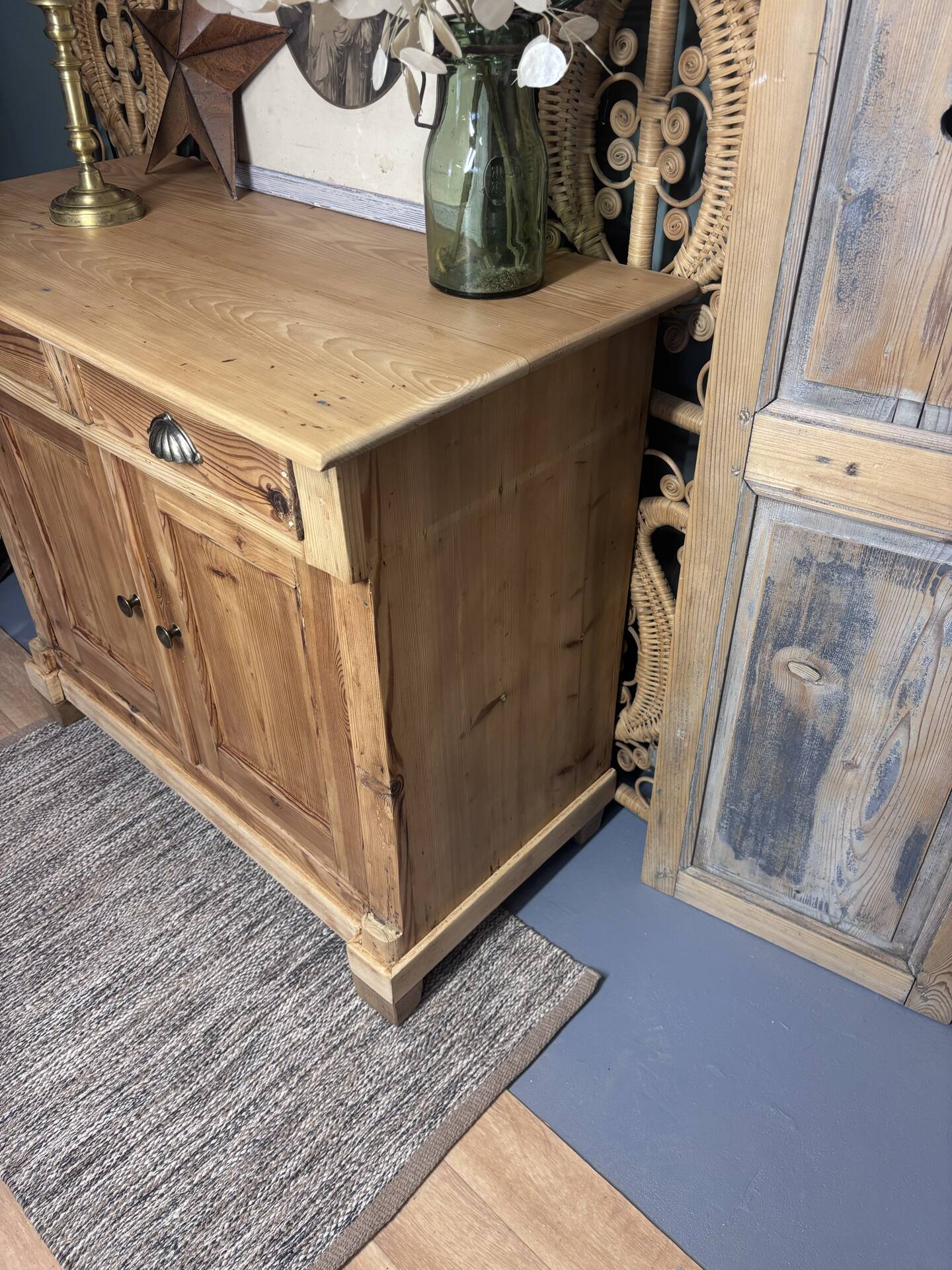 Pine buffet