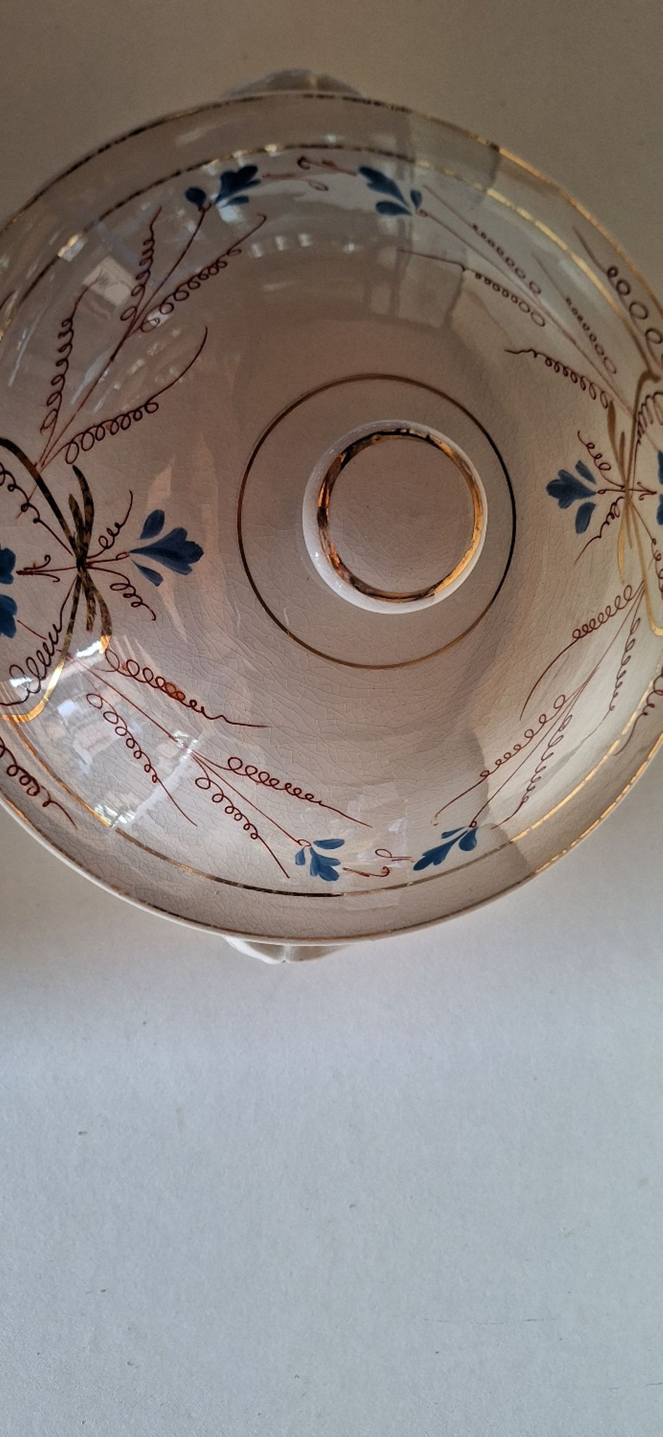 Soupière opaque de lunéville