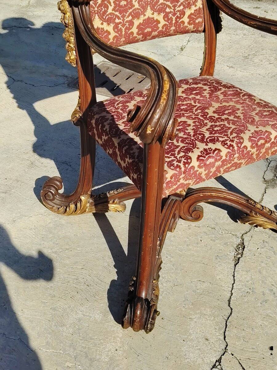 Un trône ou fauteuil d'apparat imposant , en bois sculpté XIX siecle