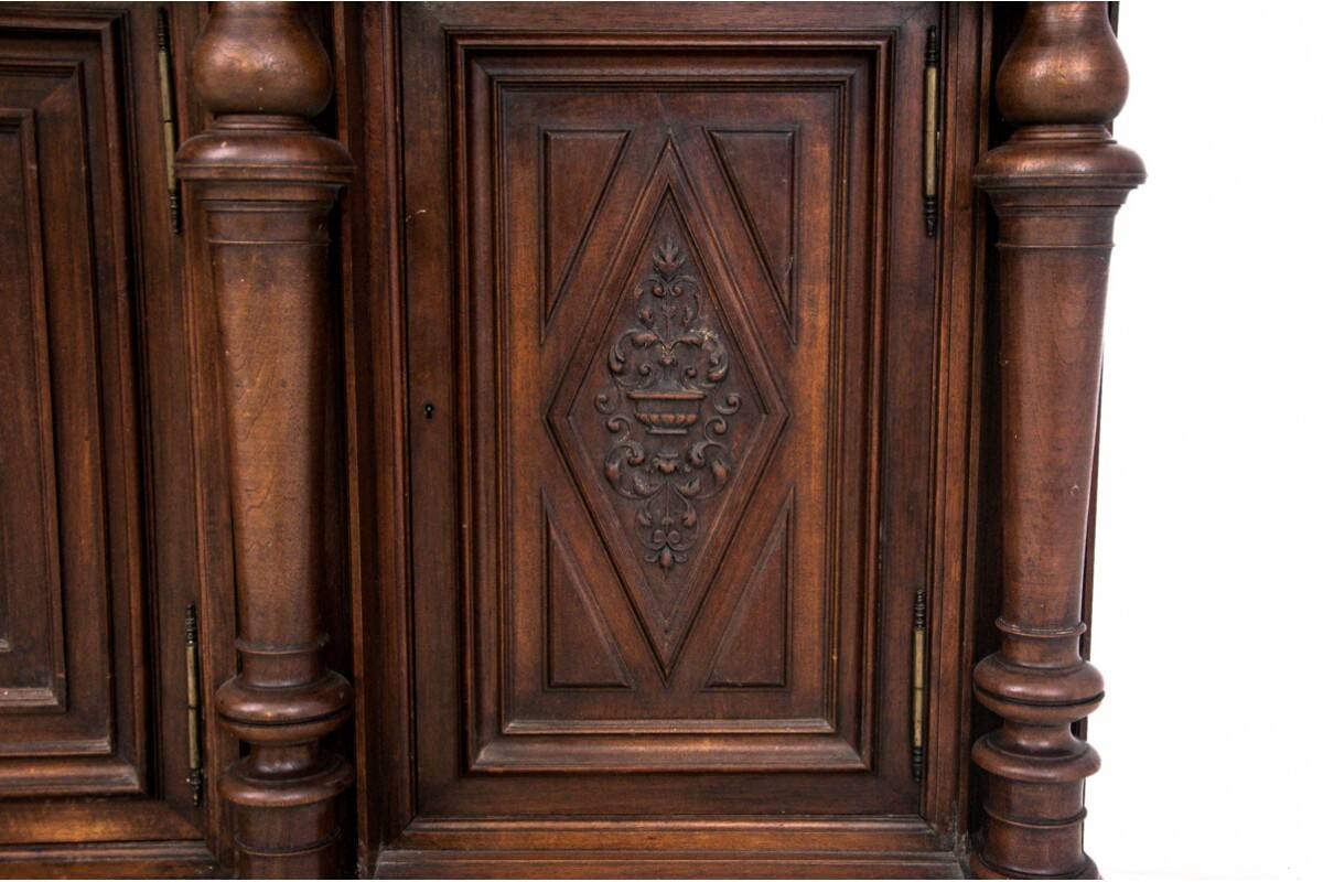 A historic cupboard from the end of the 19th century.