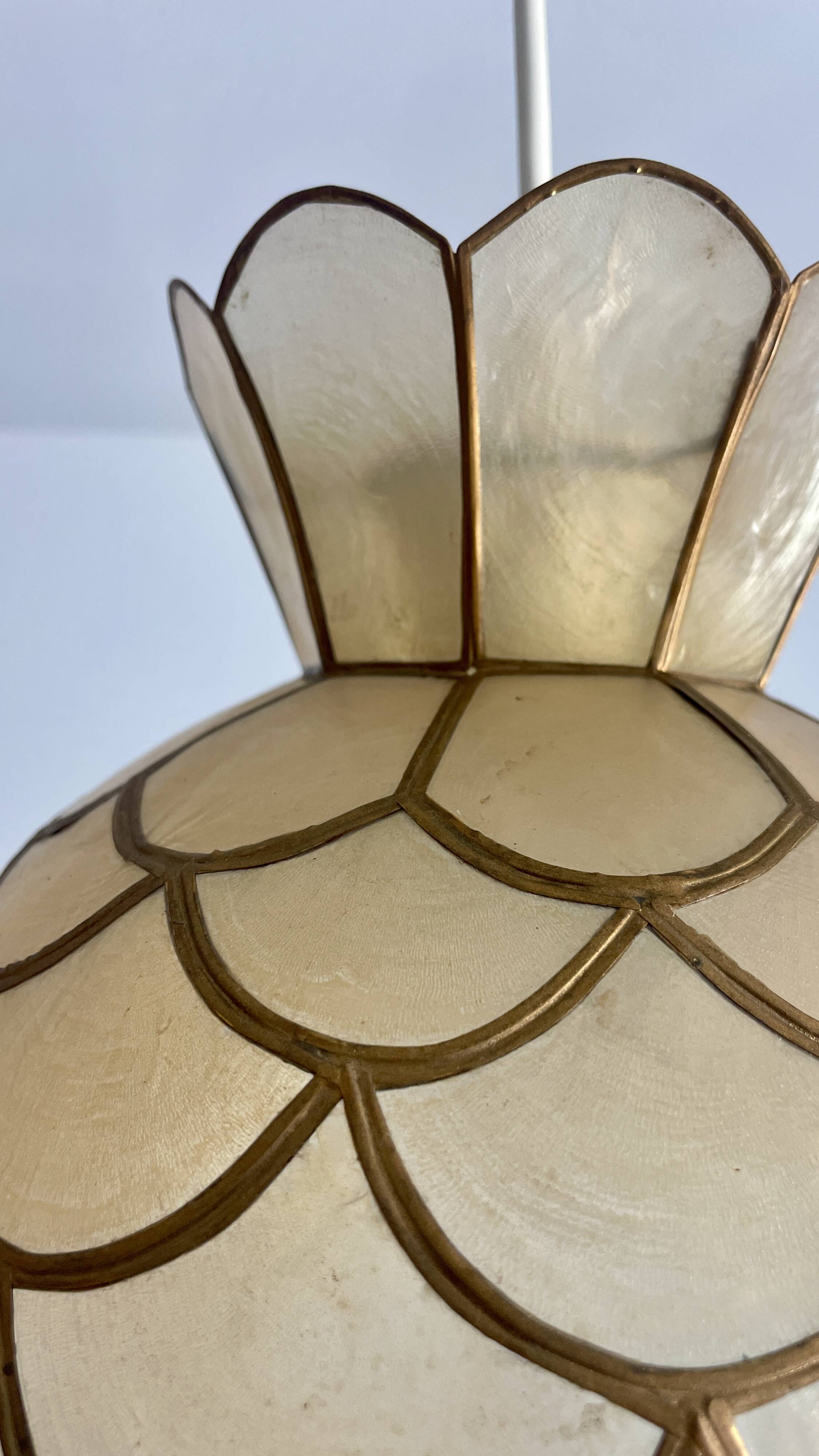 Suspension en nacre et laiton