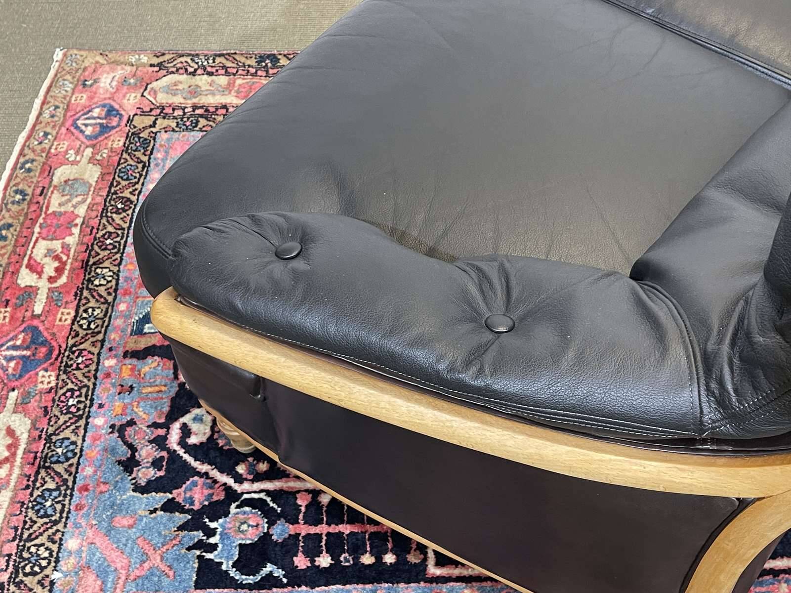 Leather and beech canapé from the 1970s.