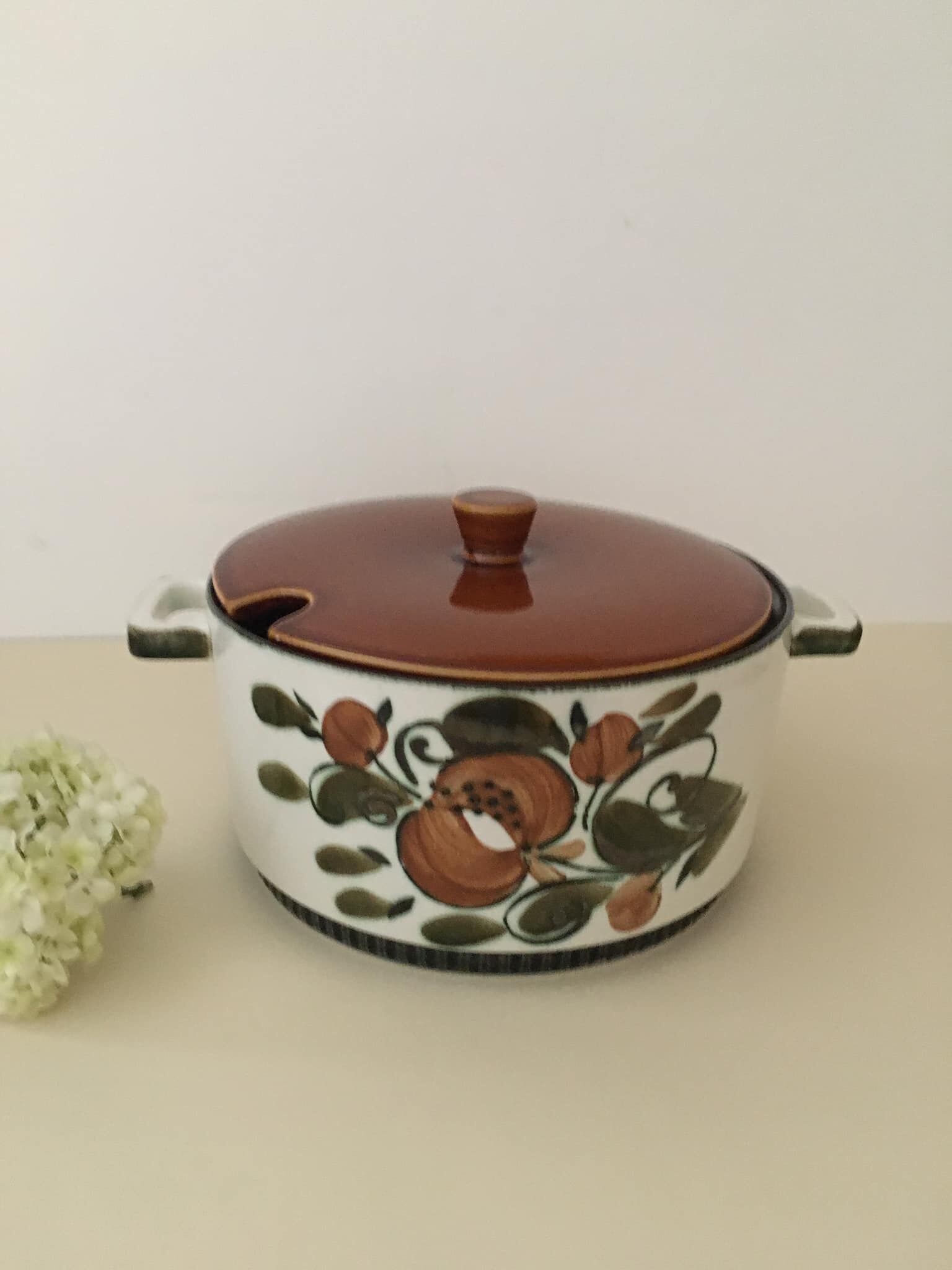 Porcelain tureen stamped boch la louvière, belgium, model argenteuil (70s)