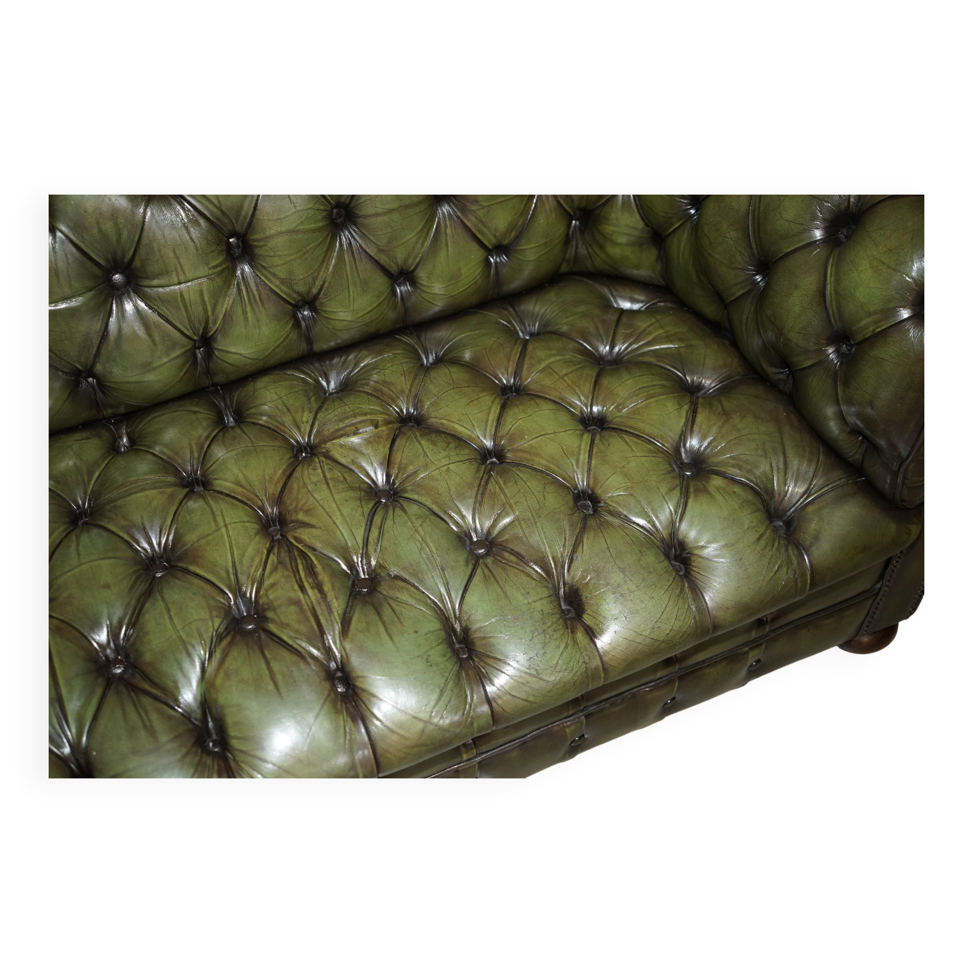 Chesterfield sofa in renovated leather, Regency style from the 1950s.