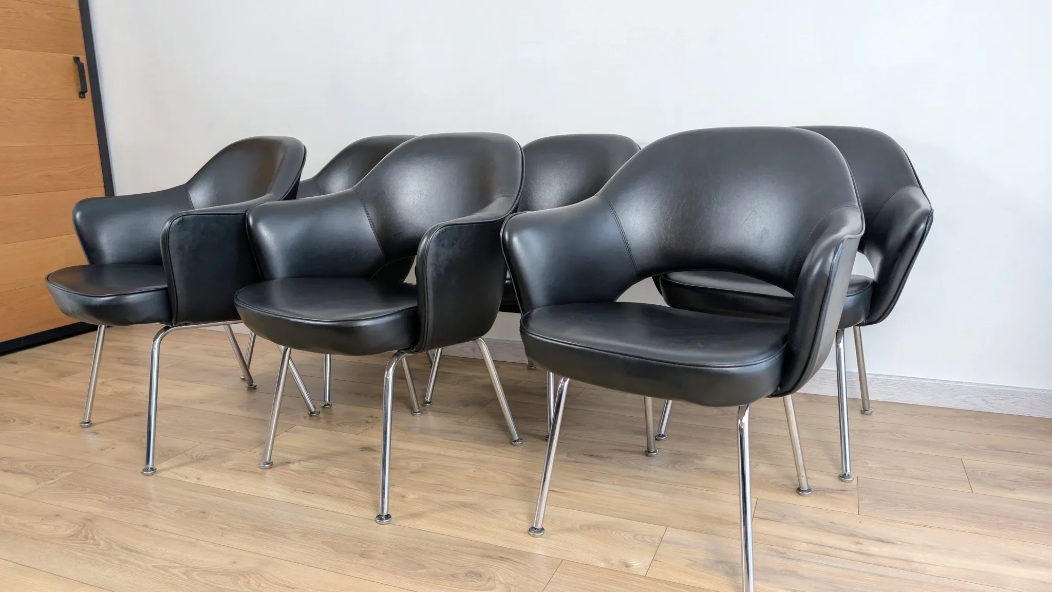 Set of 6 "Conference" chairs by Eero Saarinen for Knoll International