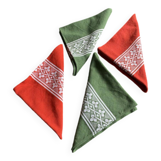 4 vintage cotton napkins: 2 red and 2 green