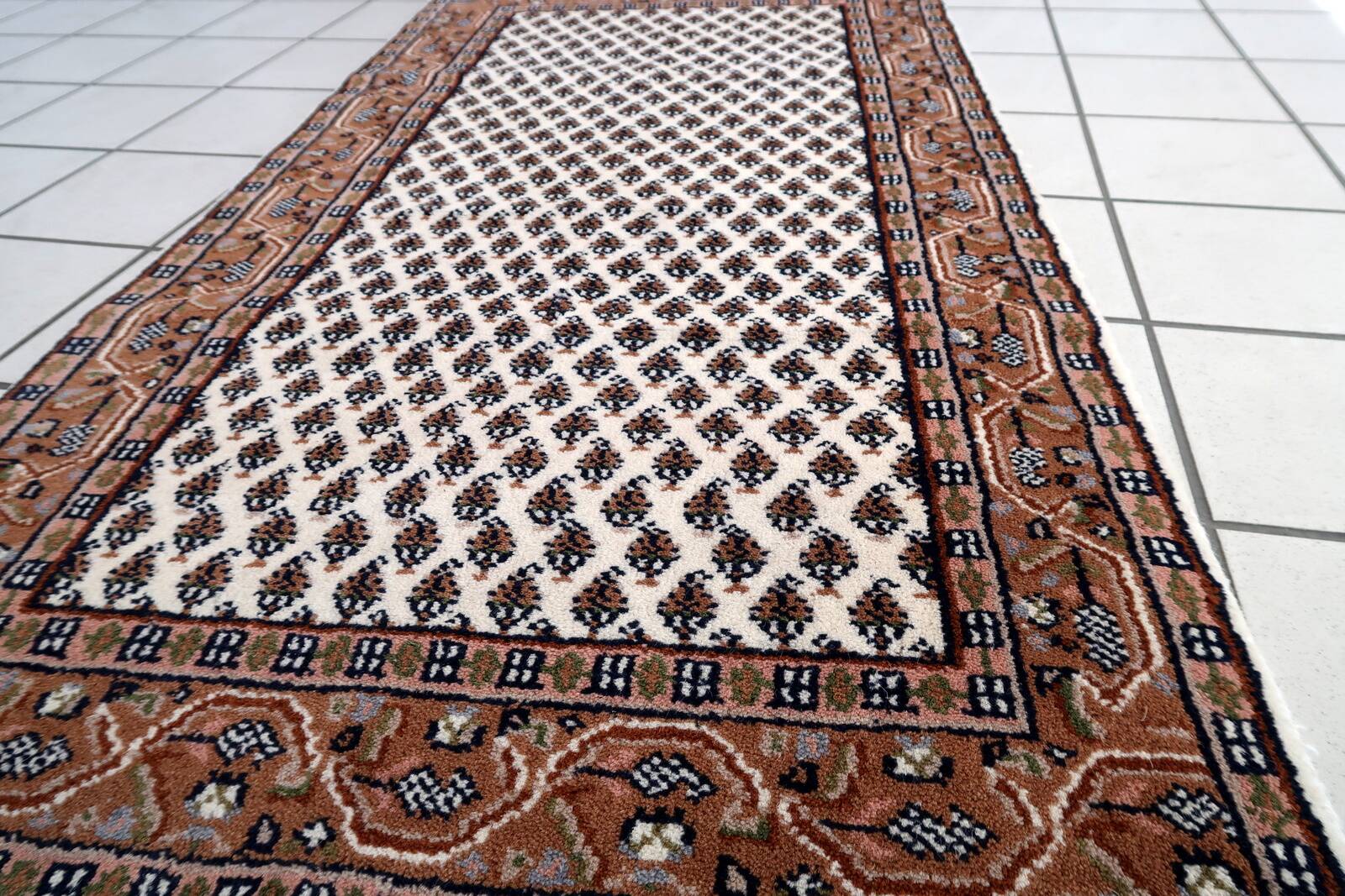 Tapis vintage indien Seraband fait main en laine – 73 x 140 cm – 1970s
