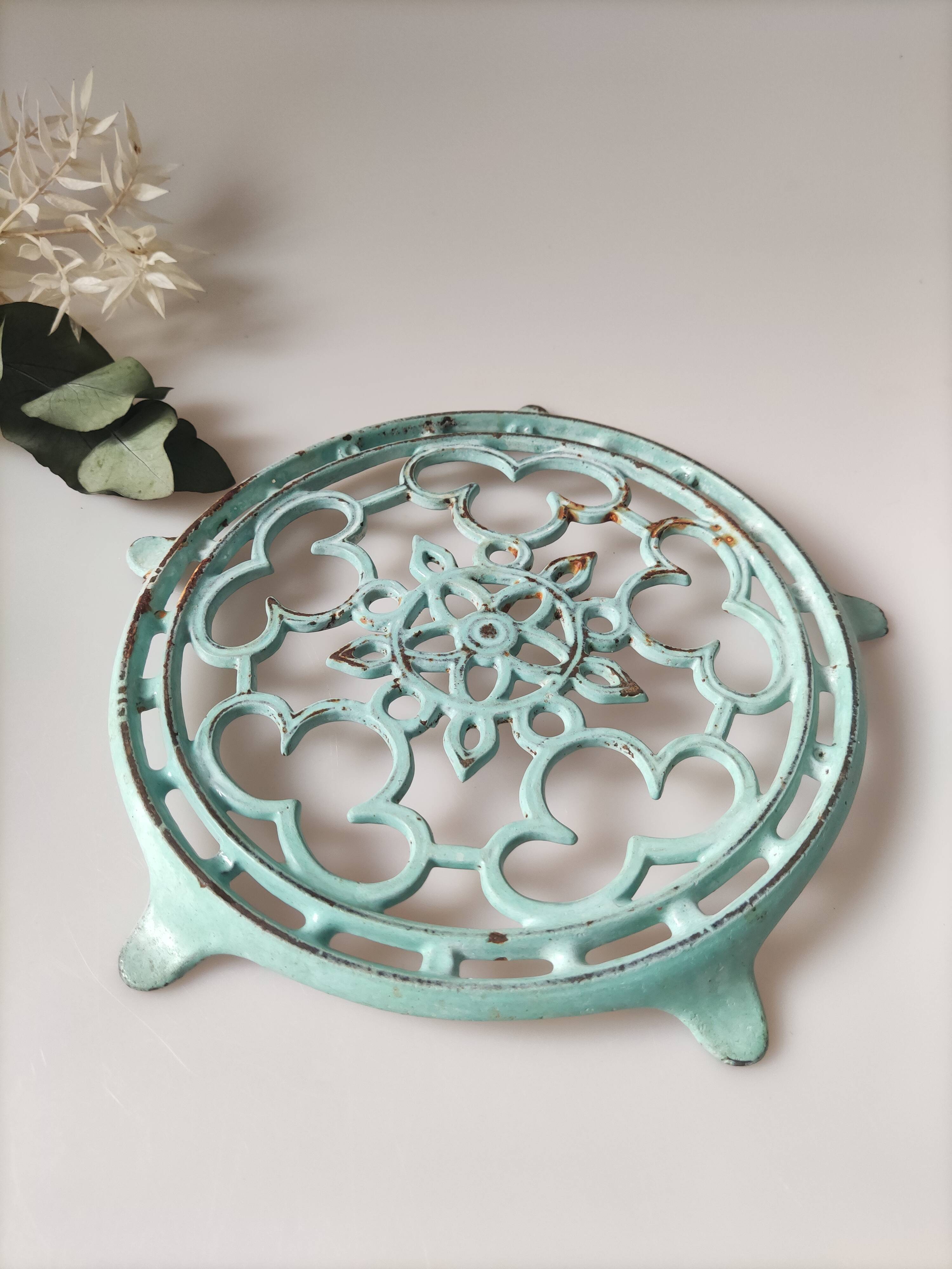 Water green cast iron underside