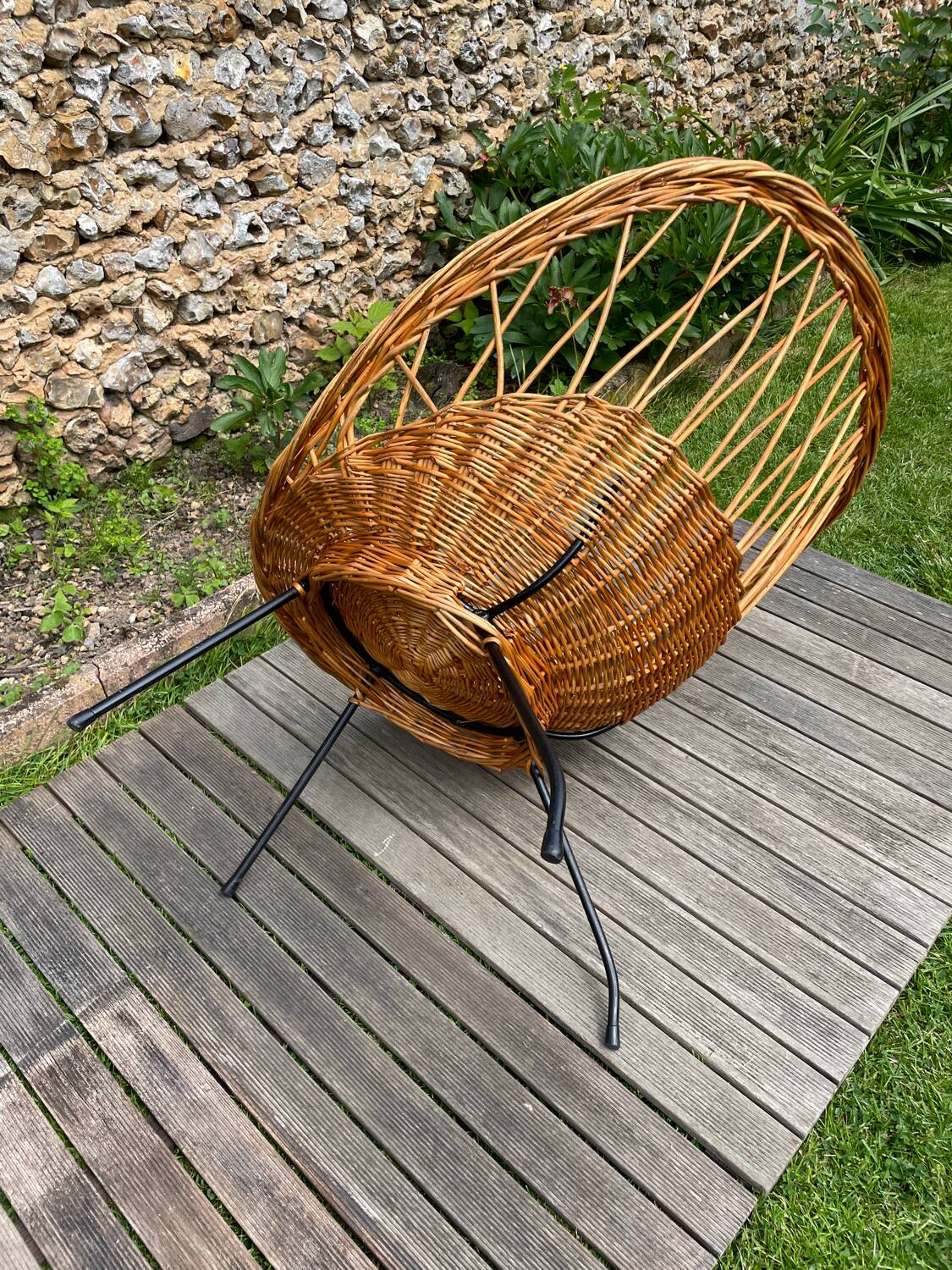 Vintage rattan armchair 50-60 black metal legs