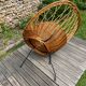Fauteuil en rotin vintage 50-60 pieds métal noir