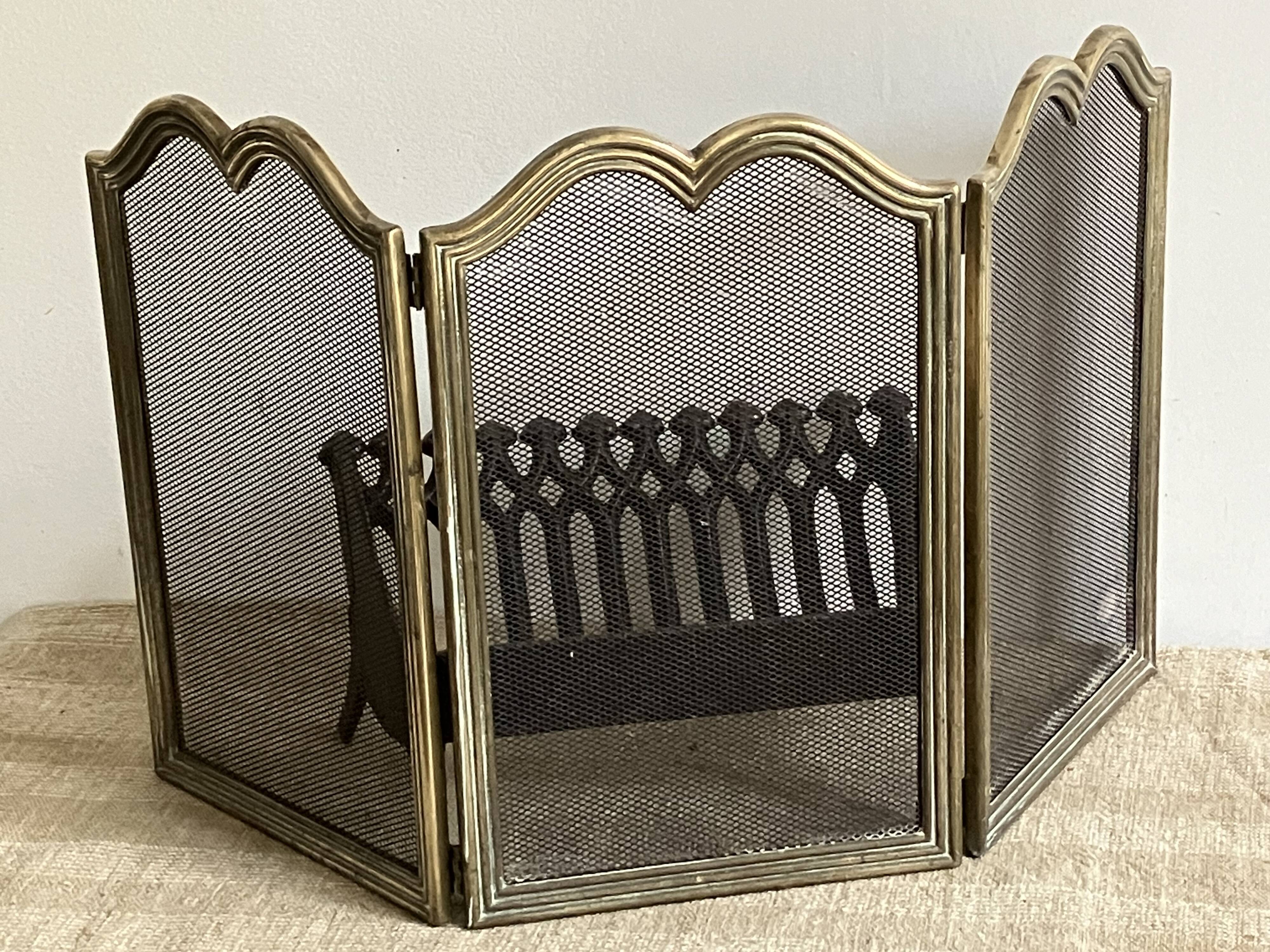 Three-leaf fire screen, fireplace accessory