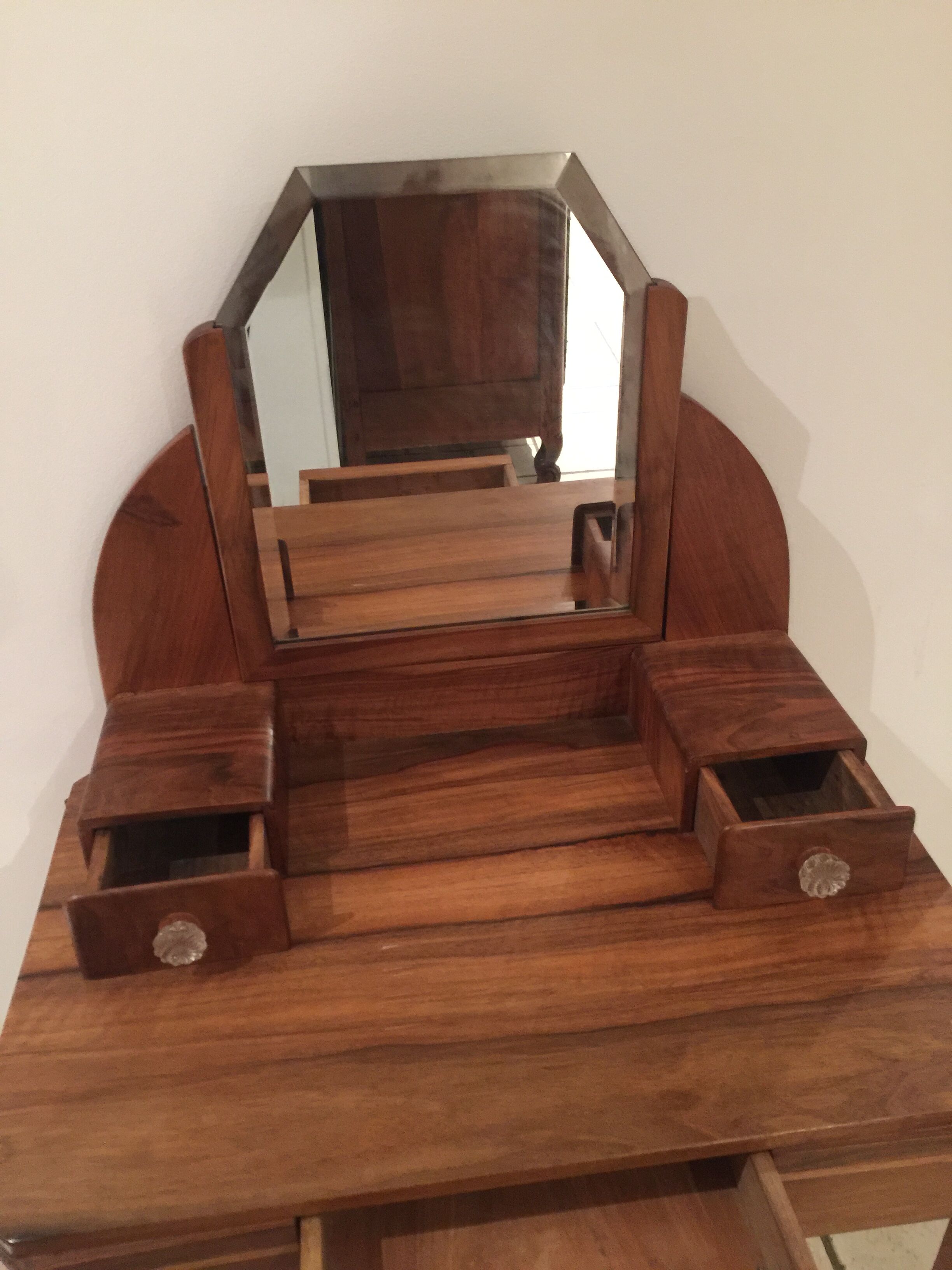 Art deco dressing table