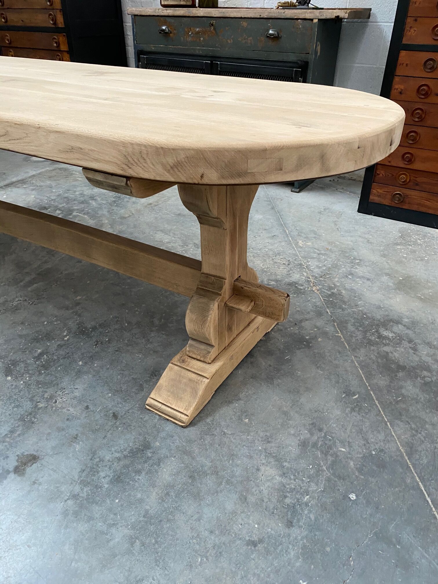 Table de monastère pieds patinés