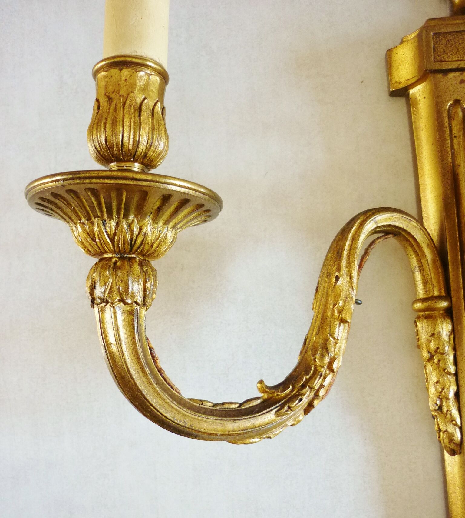 Huge wall lamp in gilded bronze Louis XVI style, three branches, late nineteenth