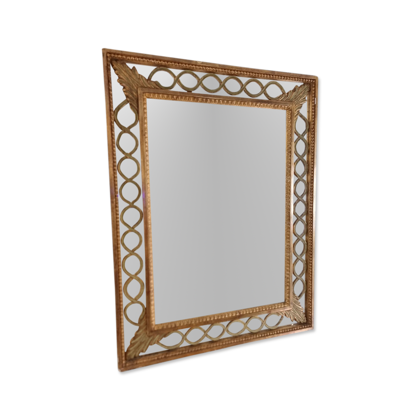 Mirror with parecloses