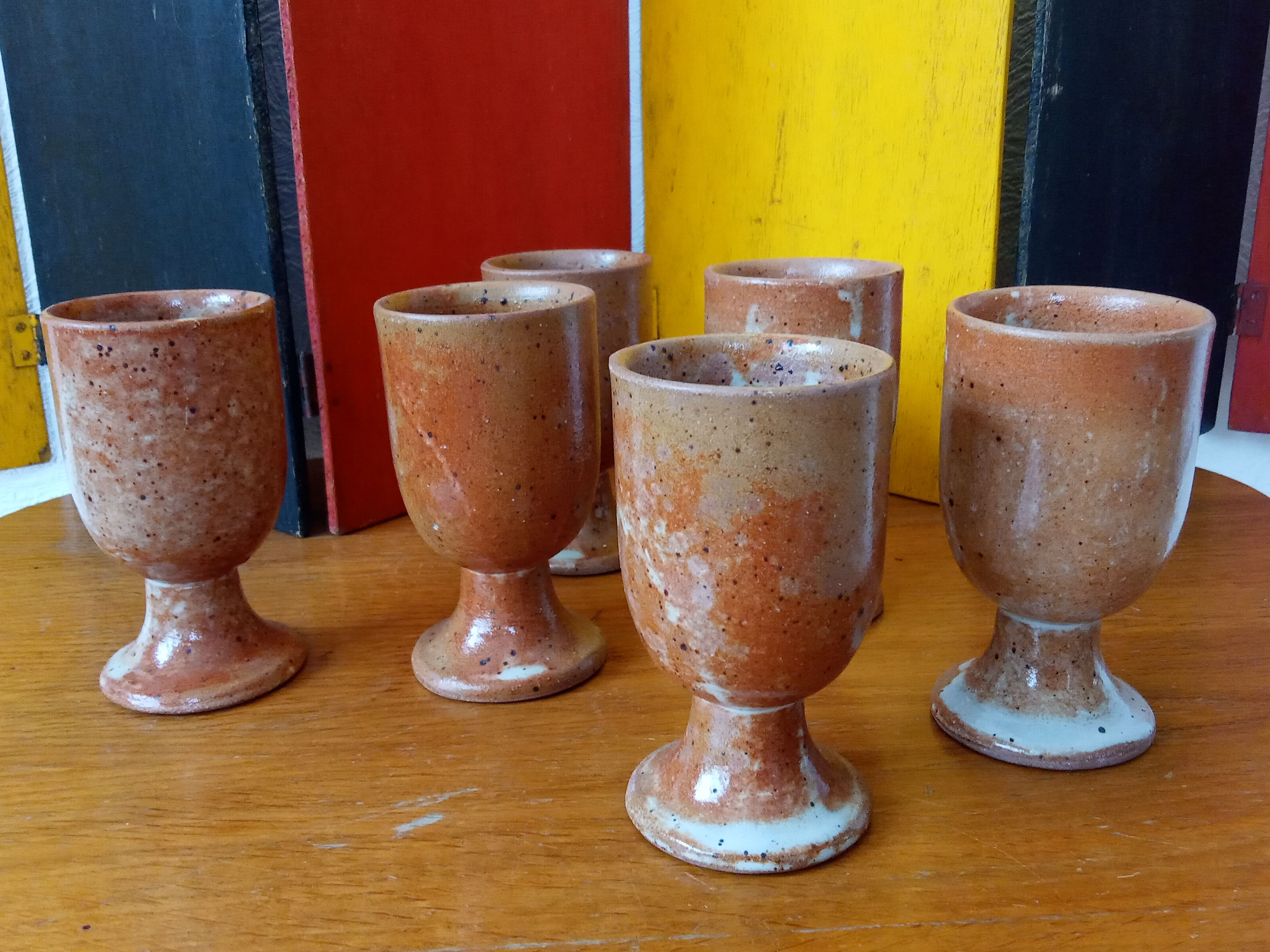 Six mazagrans en grès émaillé