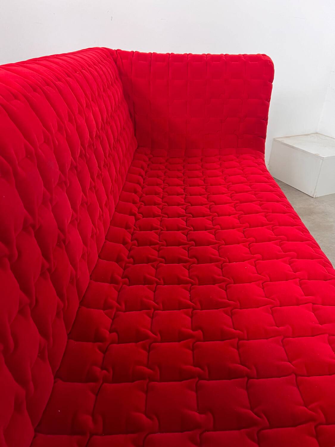 3-seater sofa Ligne Roset Ruché design Inga Sempé red alcantara