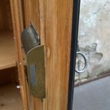 Armoire vitrine parisienne