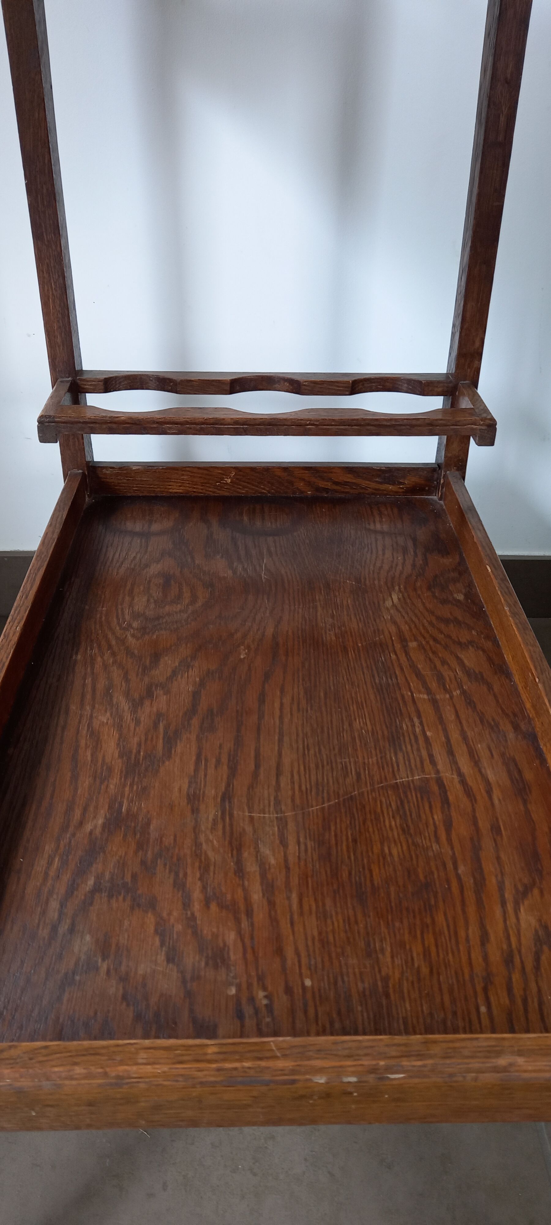 Service with chestnut wheels trolley