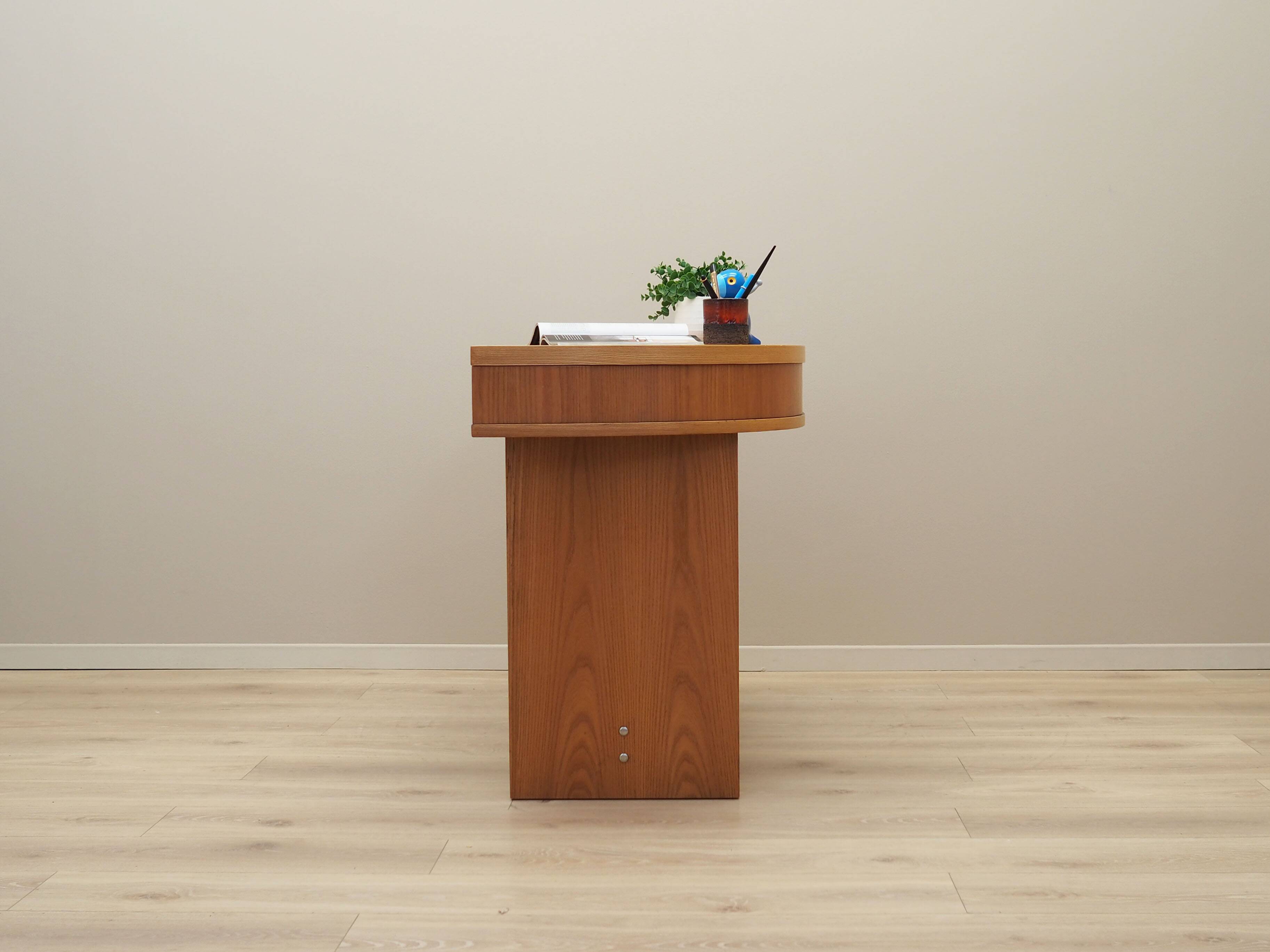 Oak desk, Italian design, 1970s, production: Italy