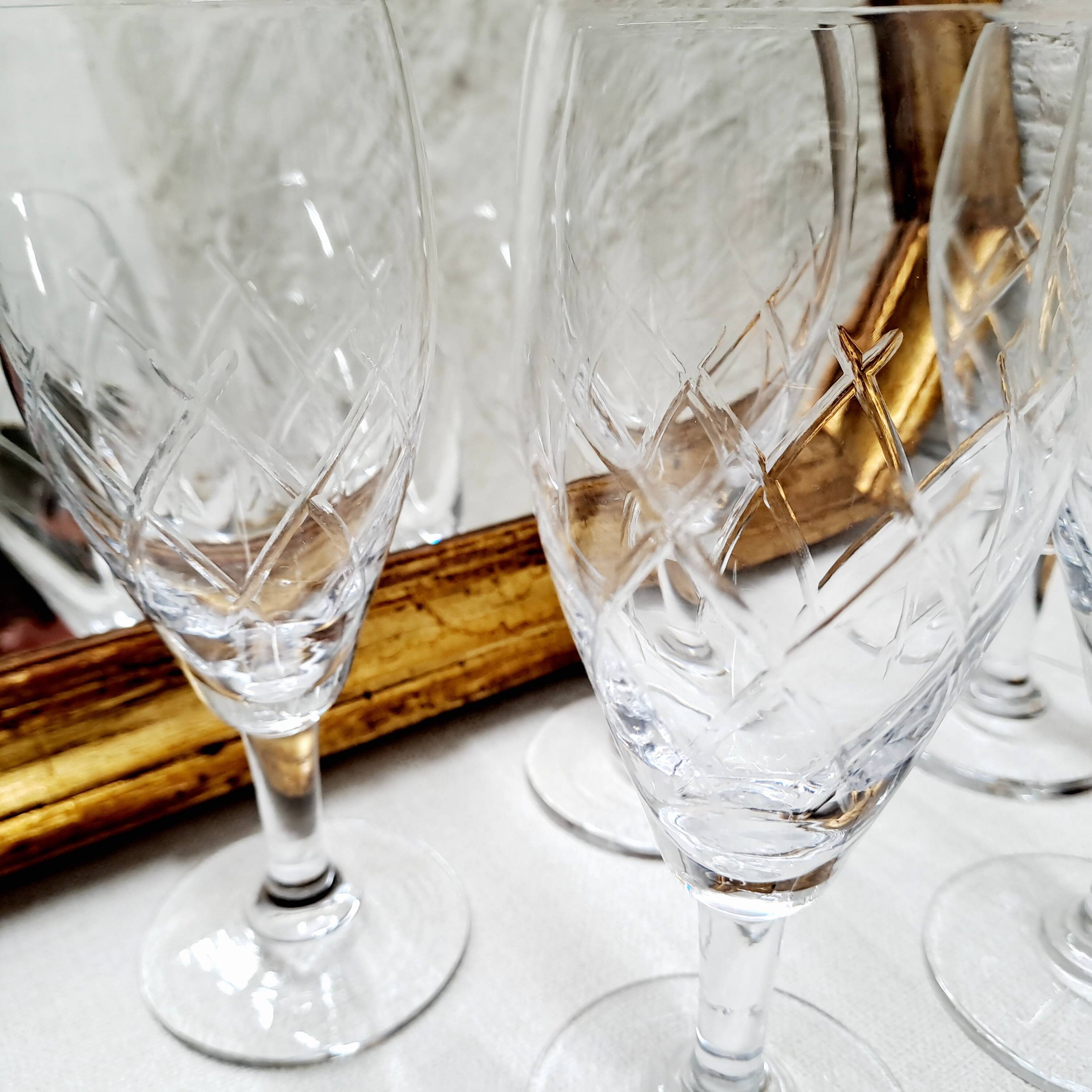 Set of 5 chiseled glass flutes