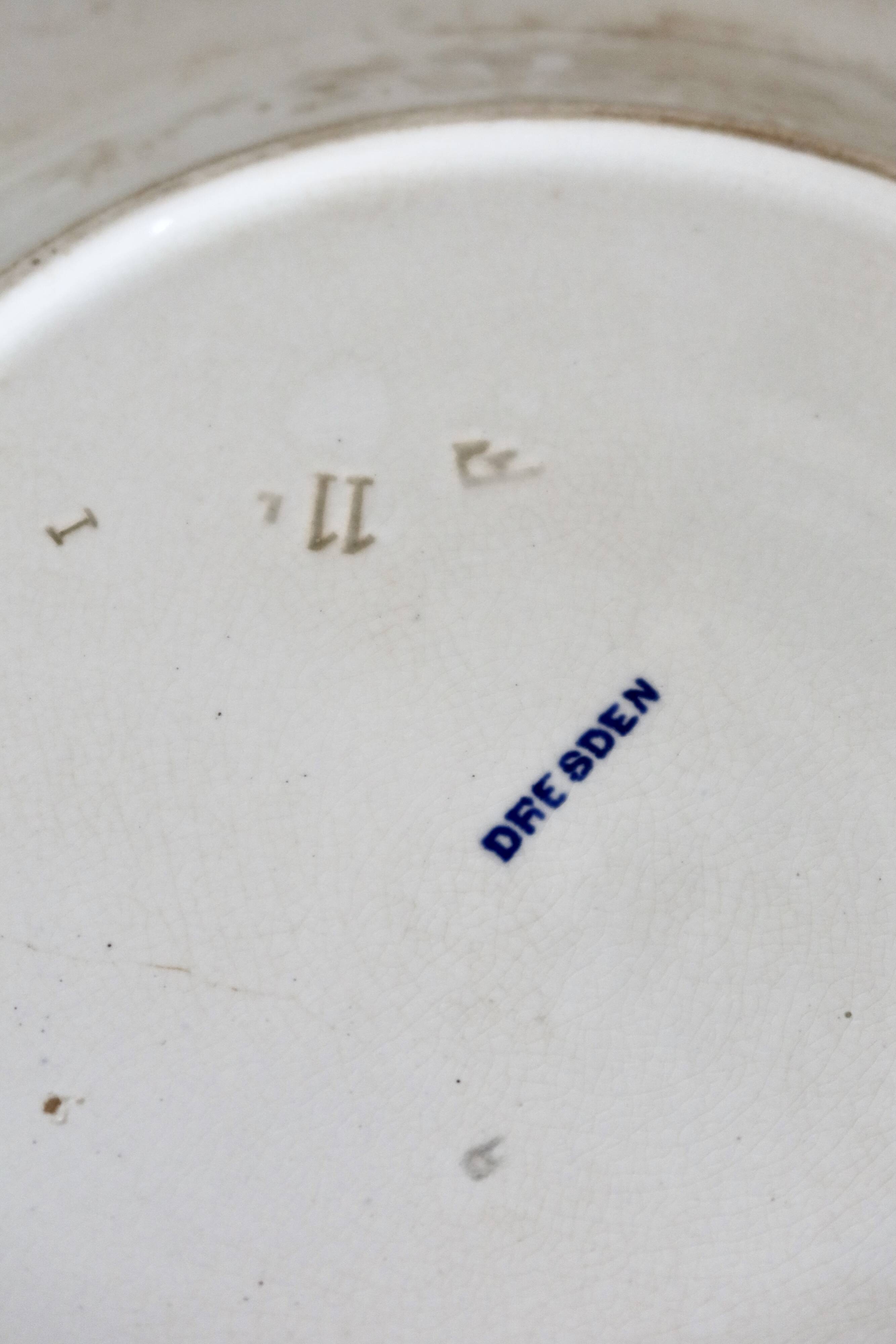 Round serving dishes - Rare Dresden porcelain