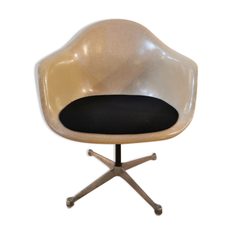 Fiberglass armchair by eames for herman miller in the 50s