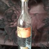 Ancienne bouteille graduée d'apothicaire en verre et son bouchon