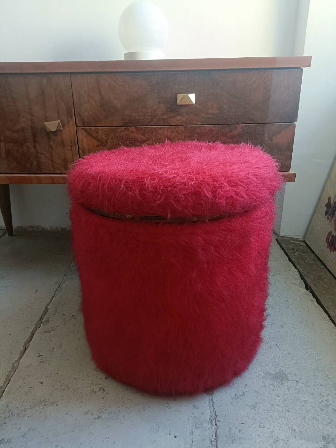 Vintage faux fur pouf